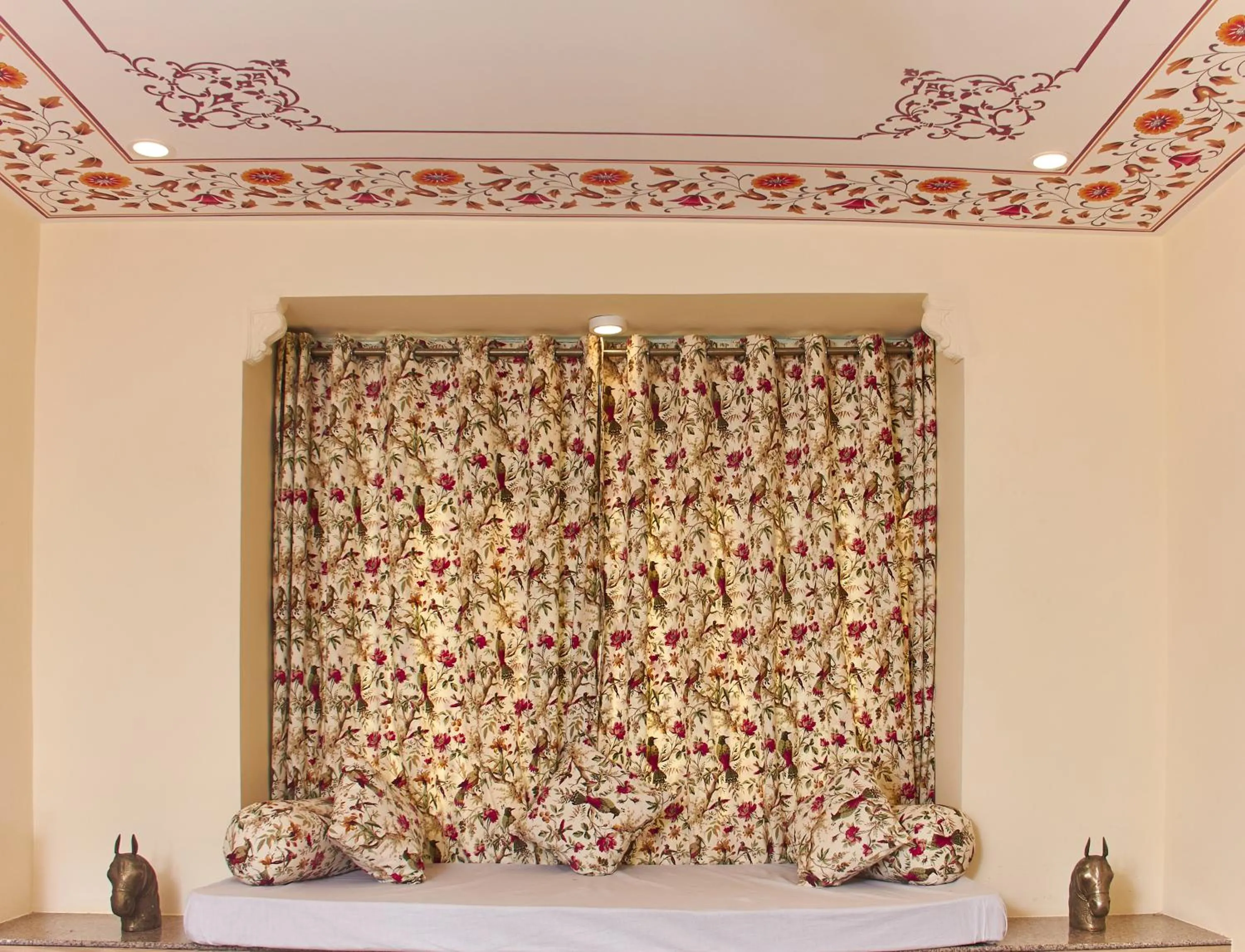 Seating area in Ranthambhore Uday Vilas