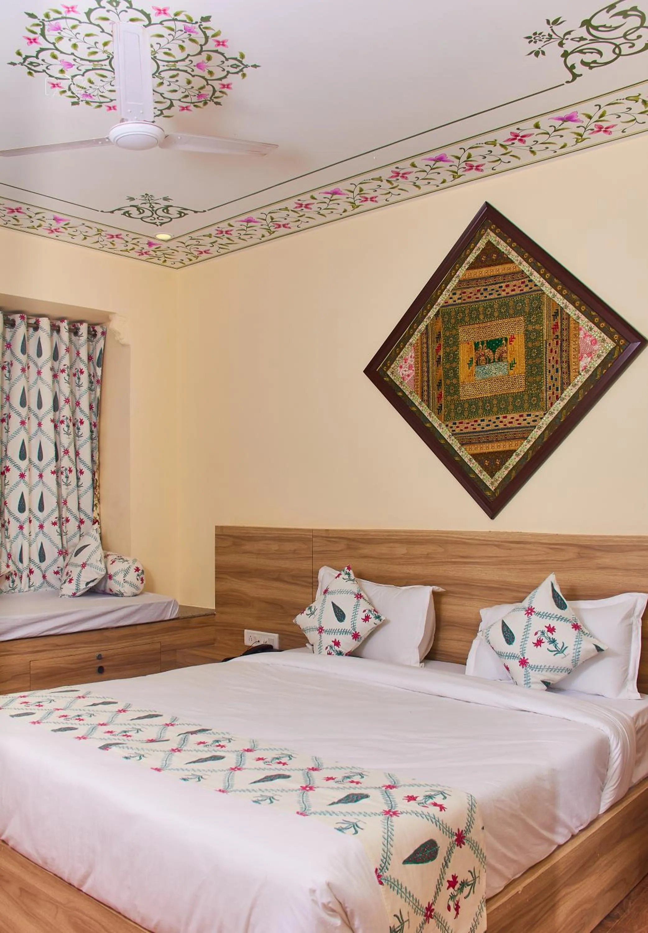 Photo of the whole room, Bed in Ranthambhore Uday Vilas