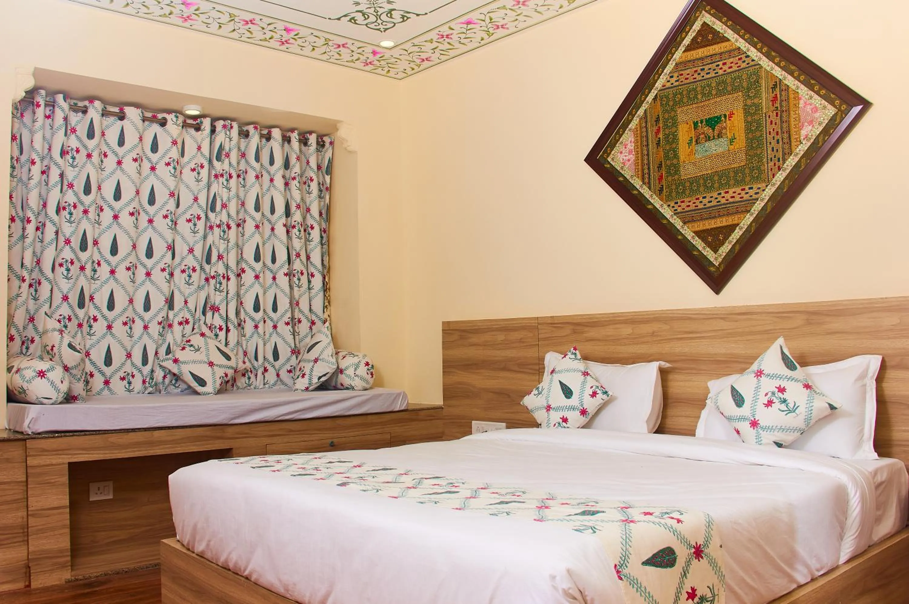 Photo of the whole room, Bed in Ranthambhore Uday Vilas