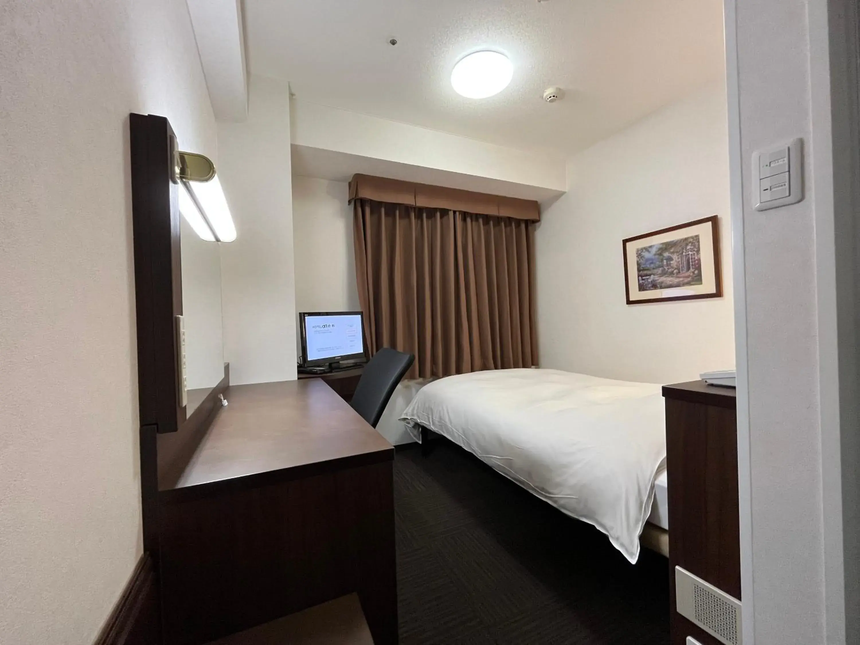 Single Room with Additional Amenities - Smoking in Hotel Alpha-One Kurashiki Single Room with Additional Amenities - Smoking in Hotel Alpha-One Kurashiki