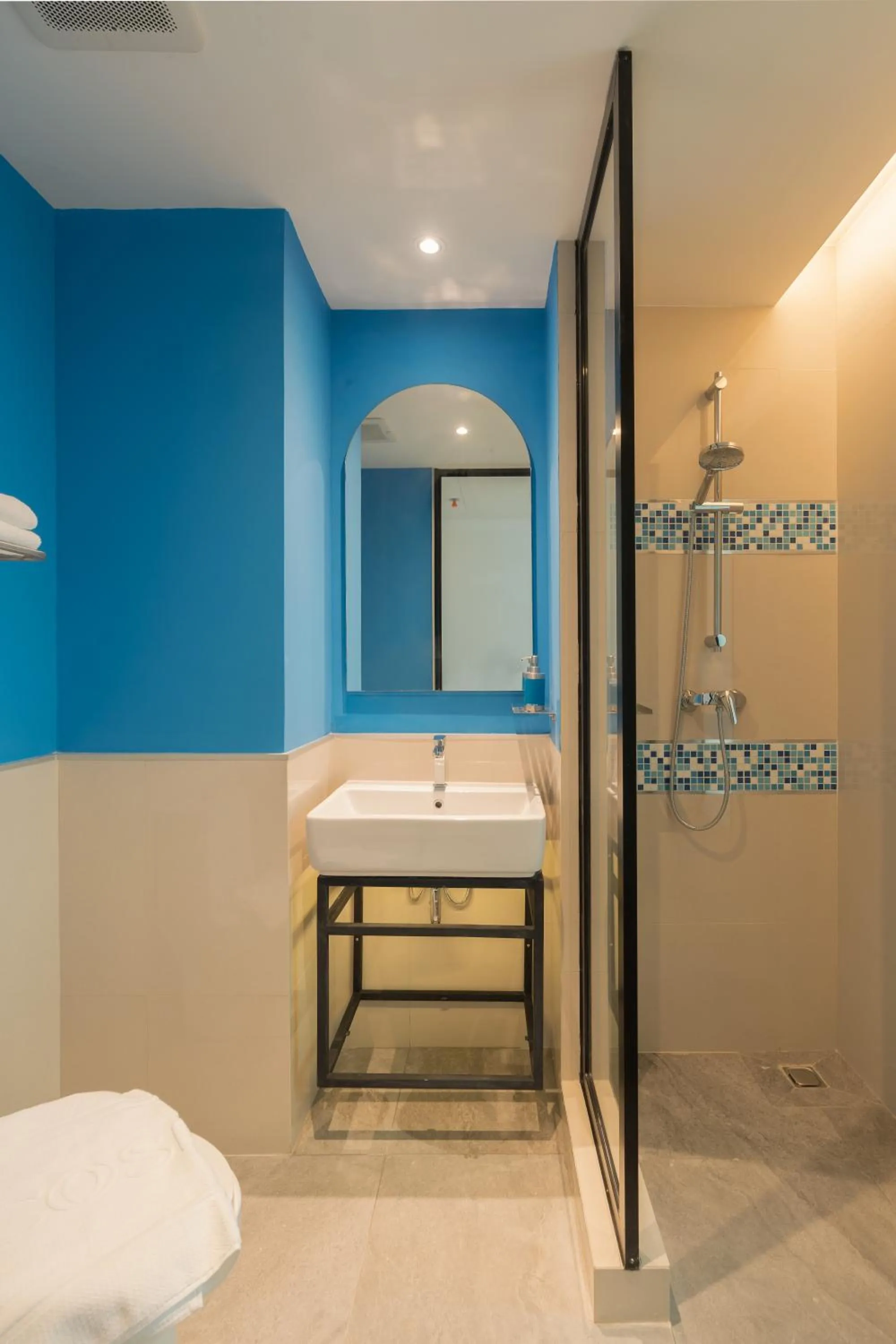 Shower in COSI Vientiane Nam Phu