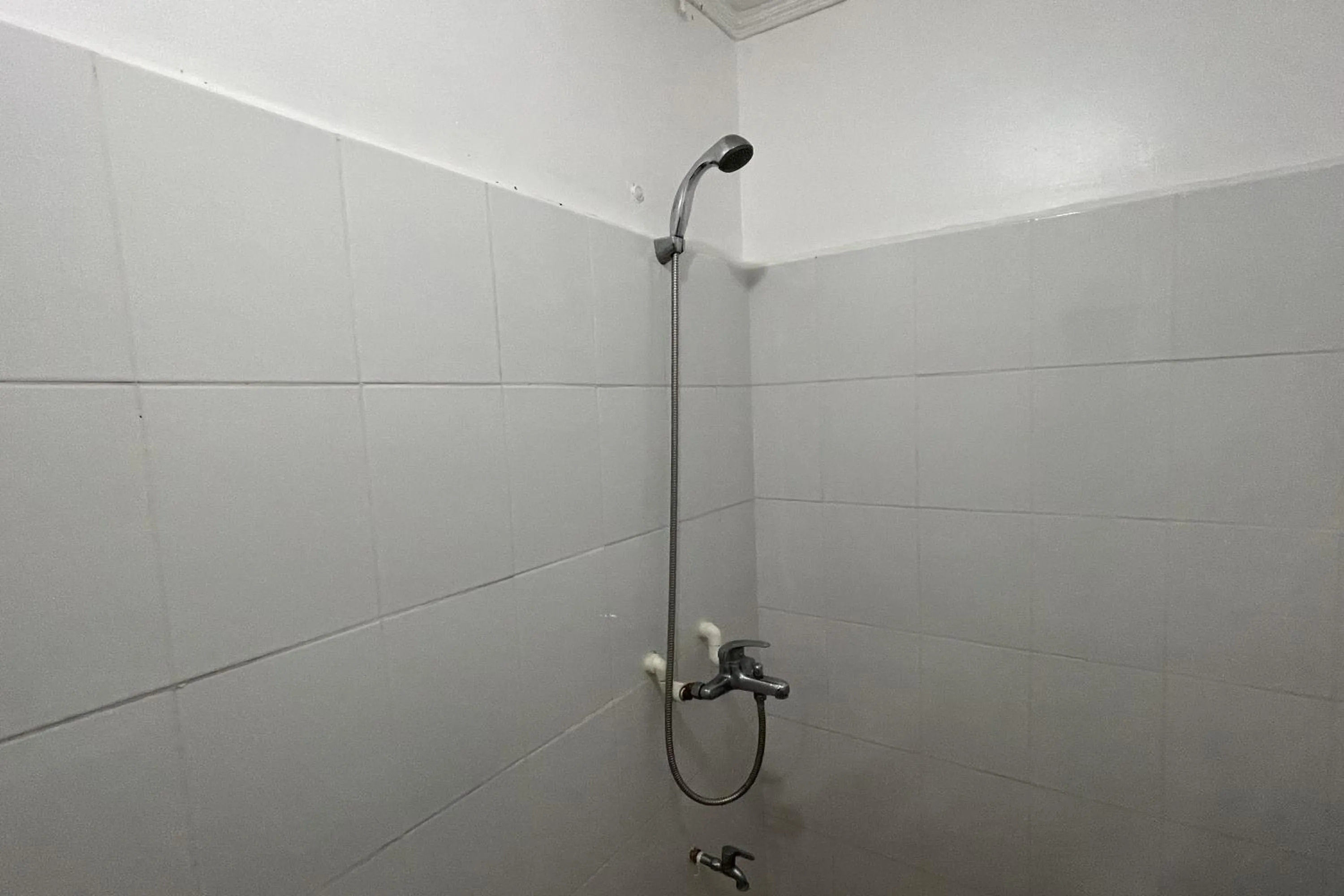 Shower in Casa de Praxides Tourist Inn Palawan