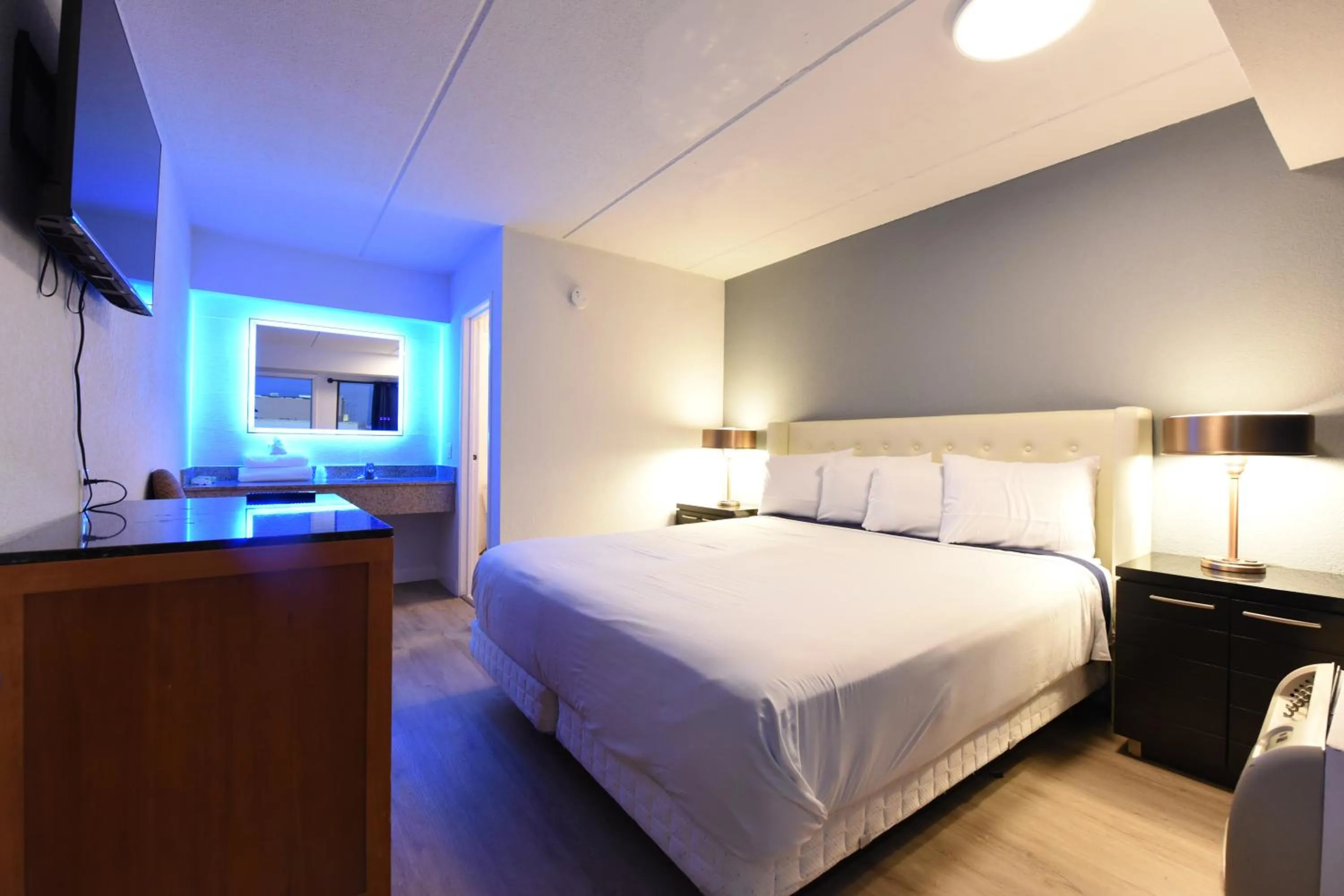 Bed in Boardwalk Suites Baton Rouge