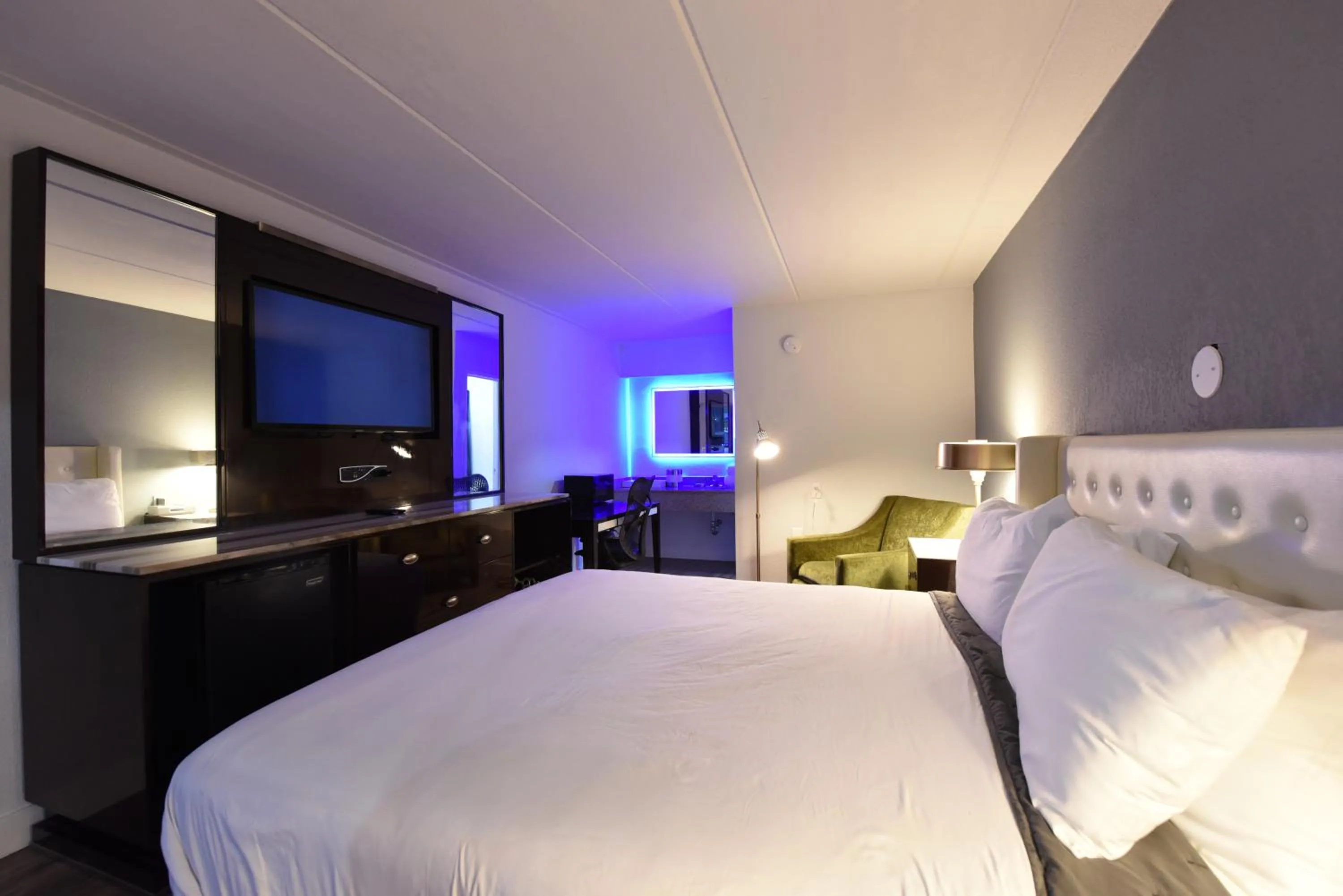 Bed in Boardwalk Suites Baton Rouge