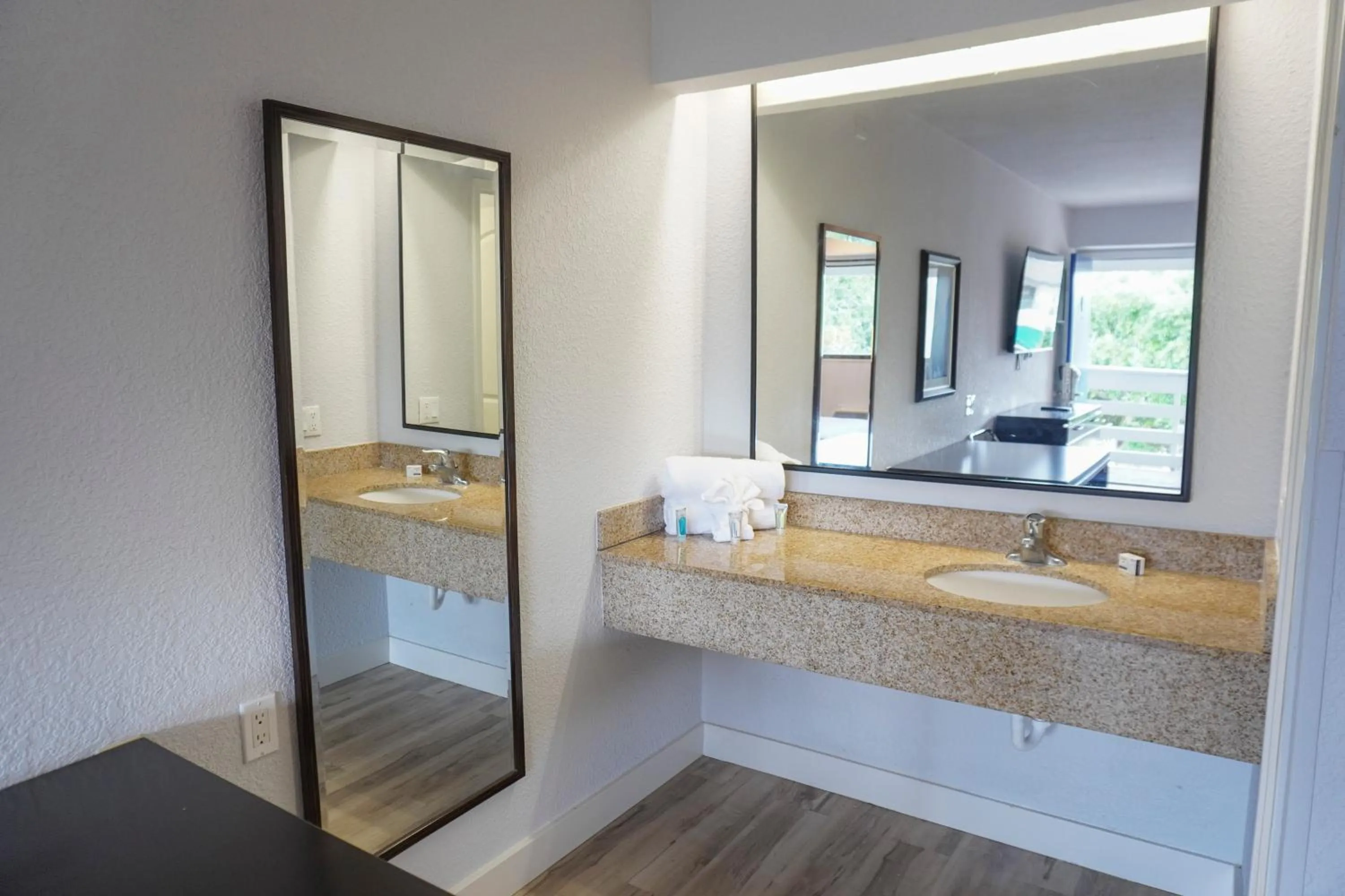 Boardwalk Suites Baton Rouge