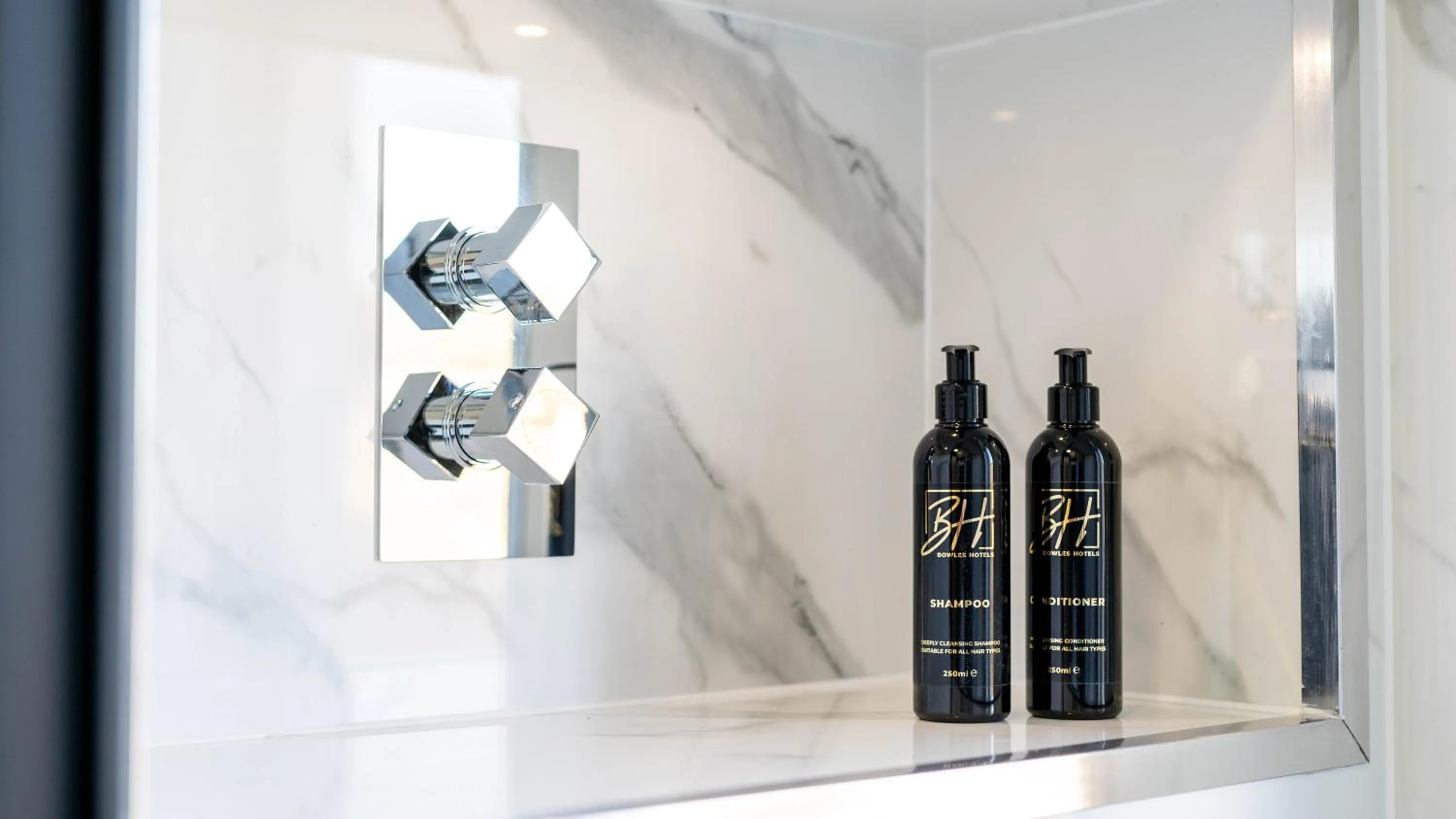 Shower in Bowles Hotels