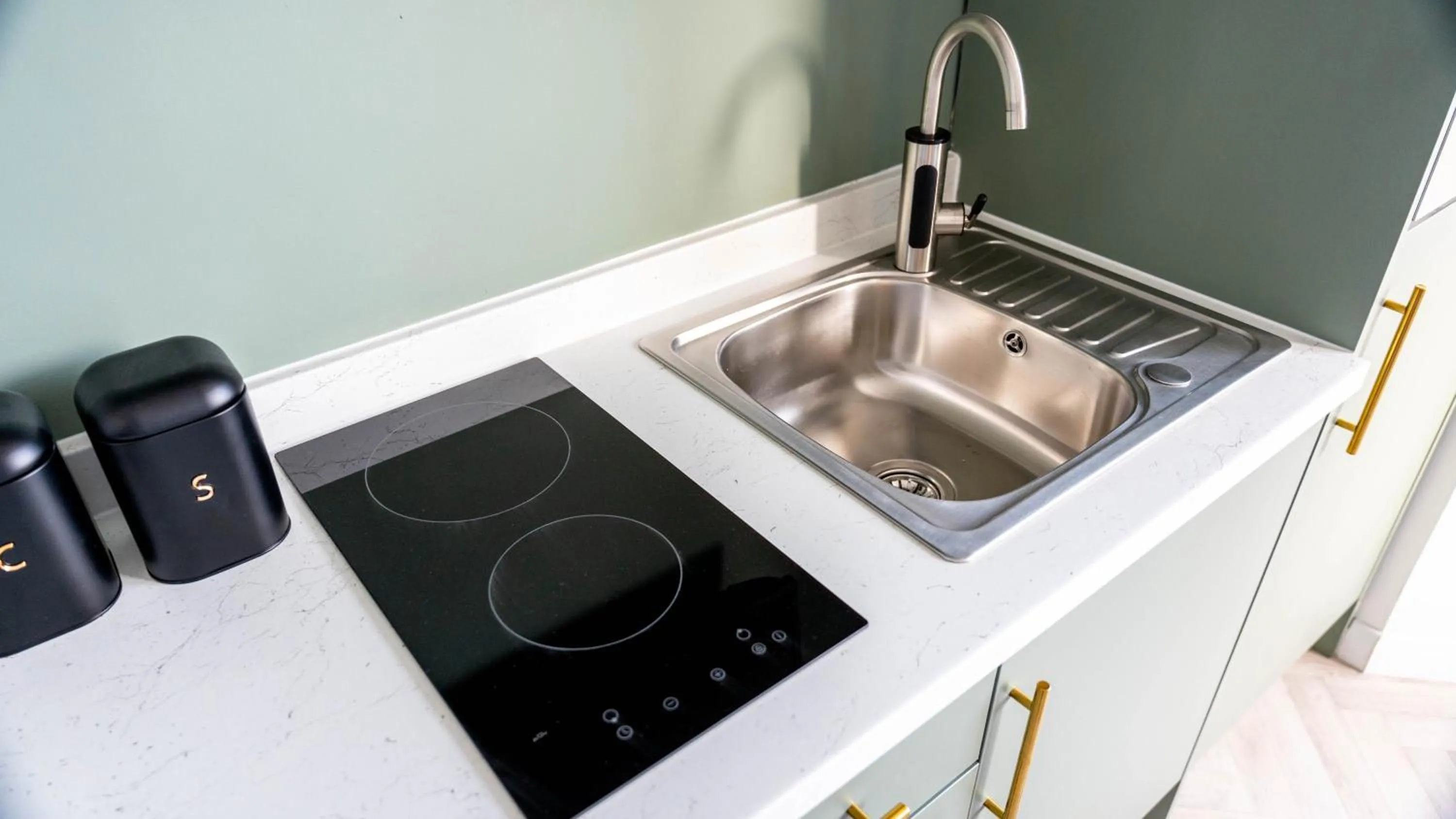 Kitchen or kitchenette in Bowles Hotels