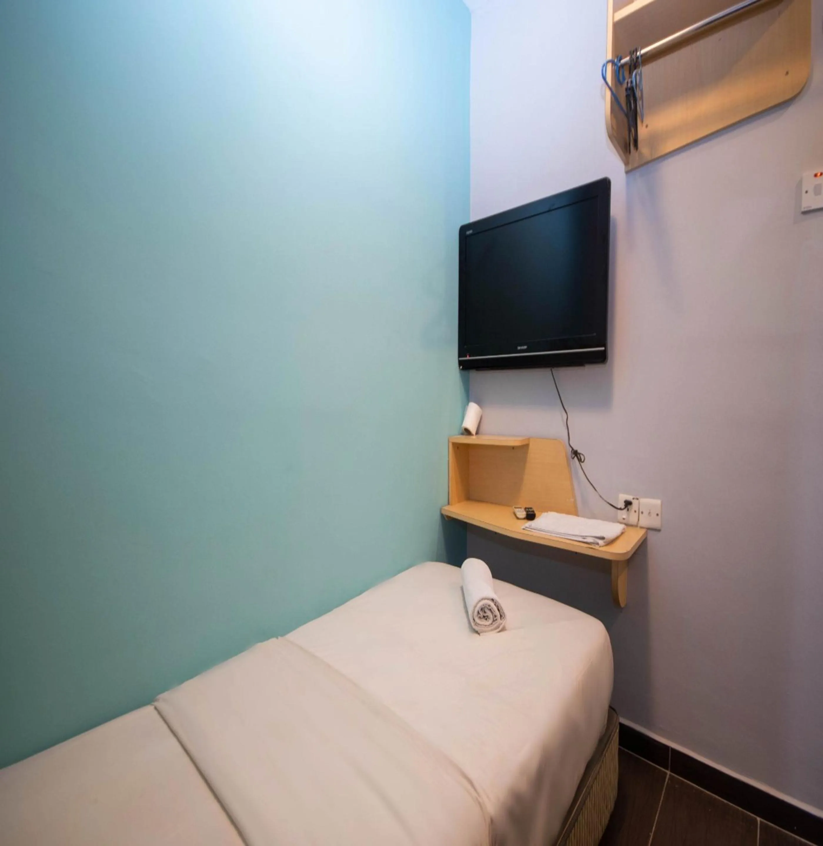 Bed in JQ Station Eight Inn