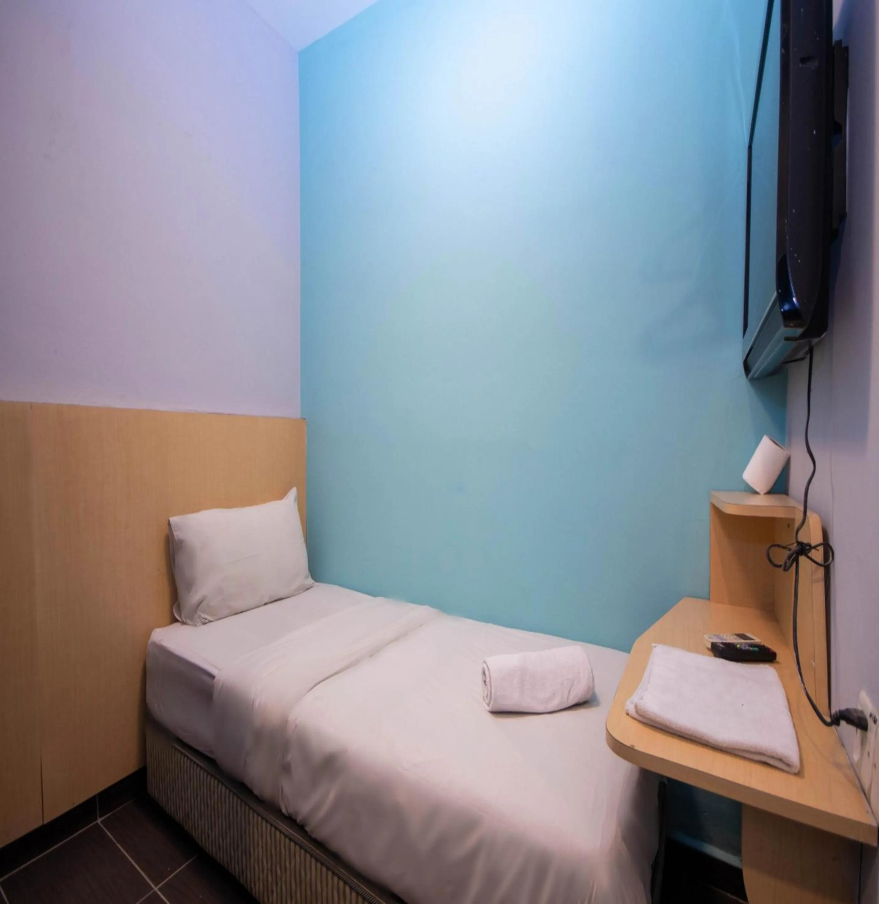 Bed in JQ Station Eight Inn