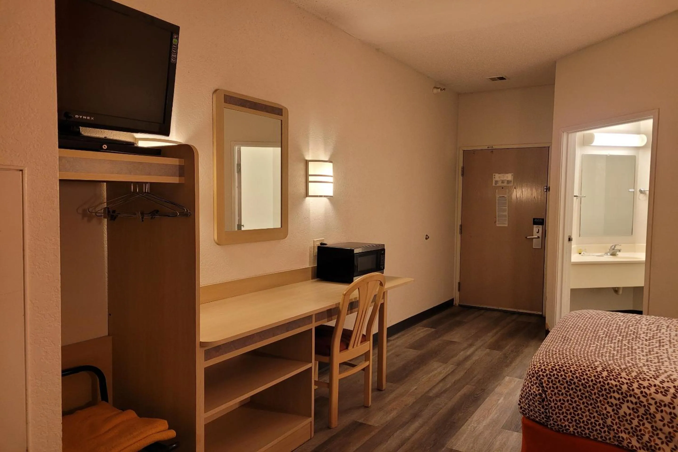 Bedroom, Bed in Modern Stay 39 Lakeview By OYO Minonk