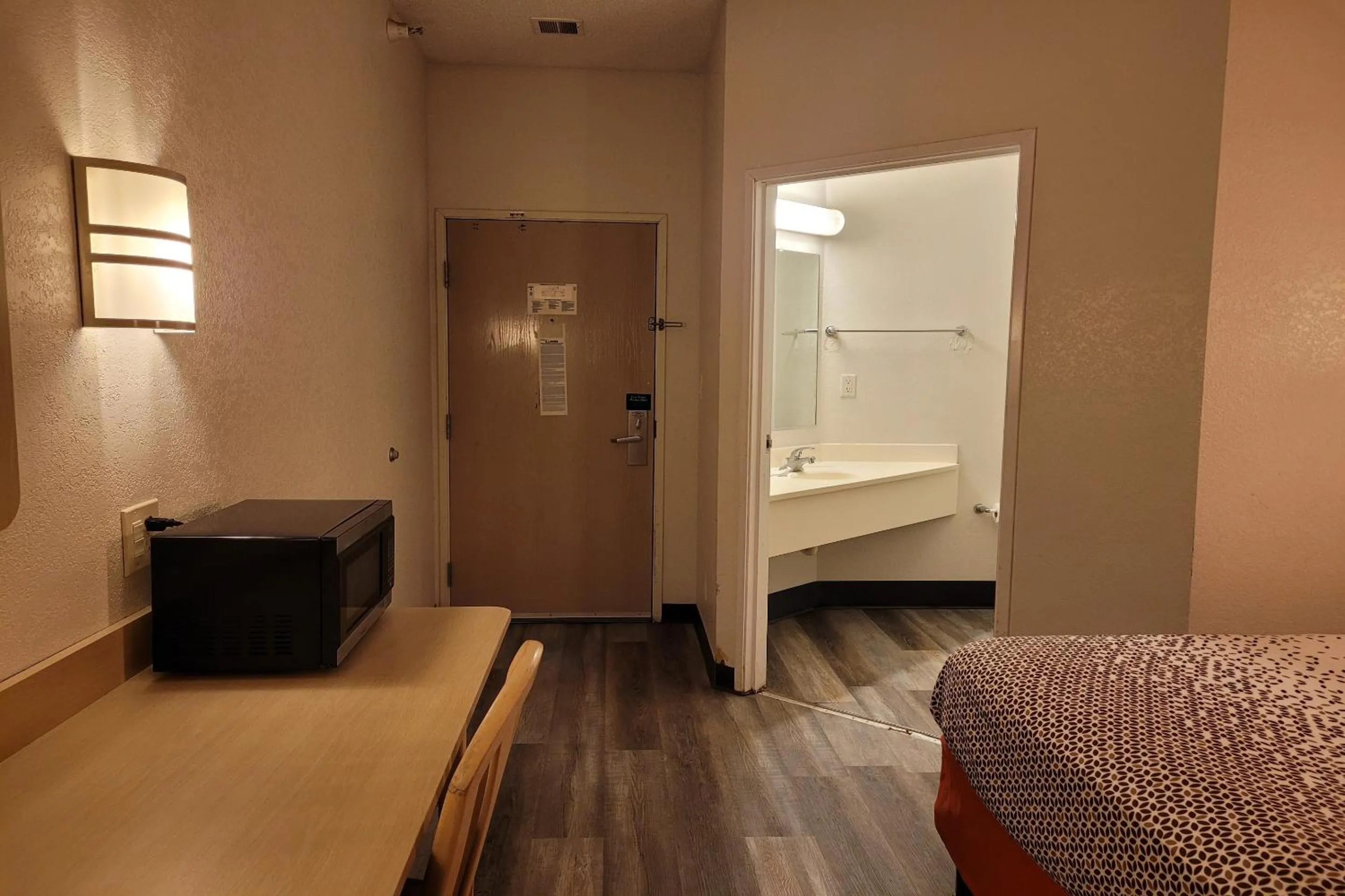 Bedroom, Bed in Modern Stay 39 Lakeview By OYO Minonk