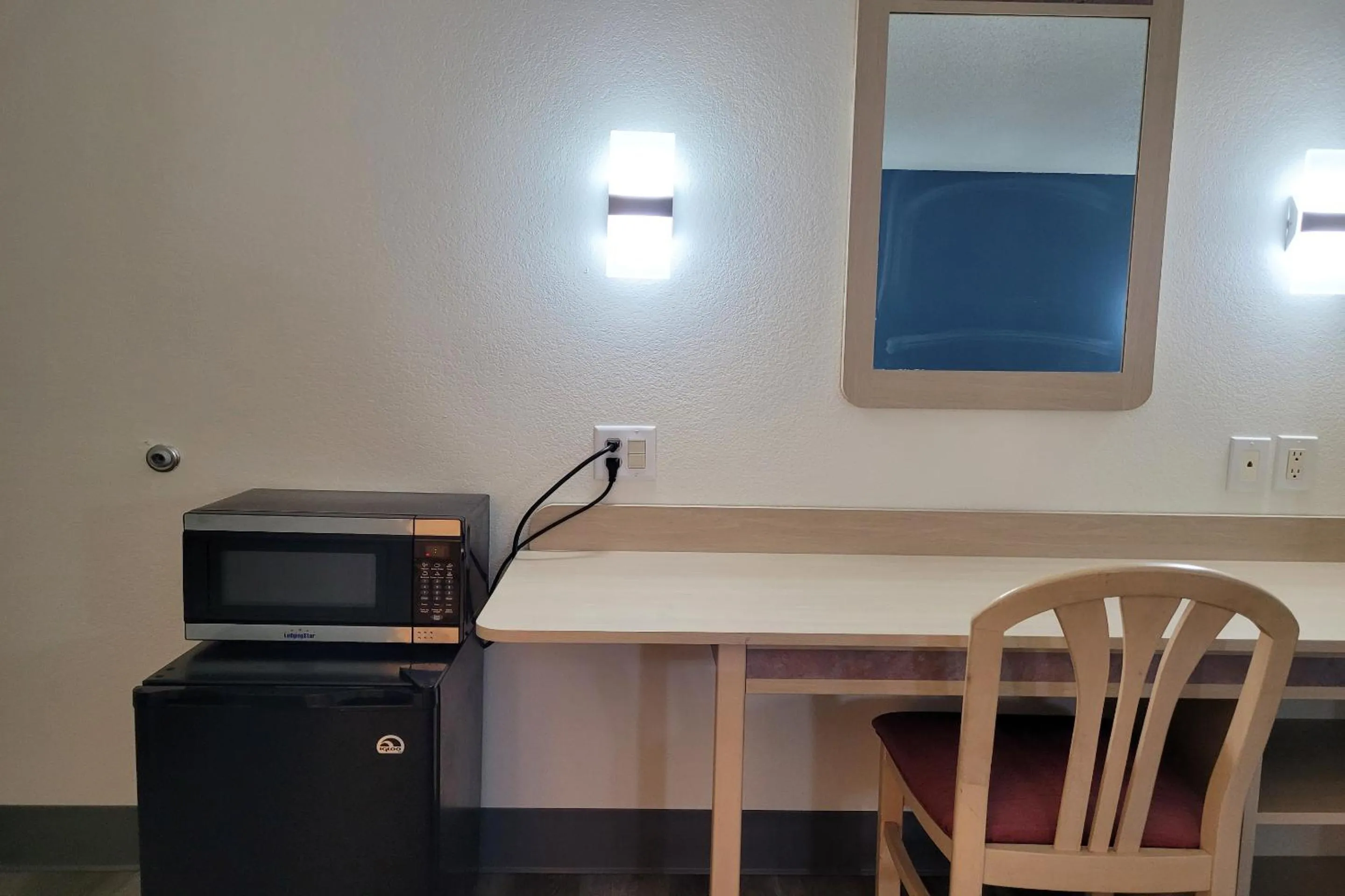 Bedroom in Modern Stay 39 Lakeview By OYO Minonk