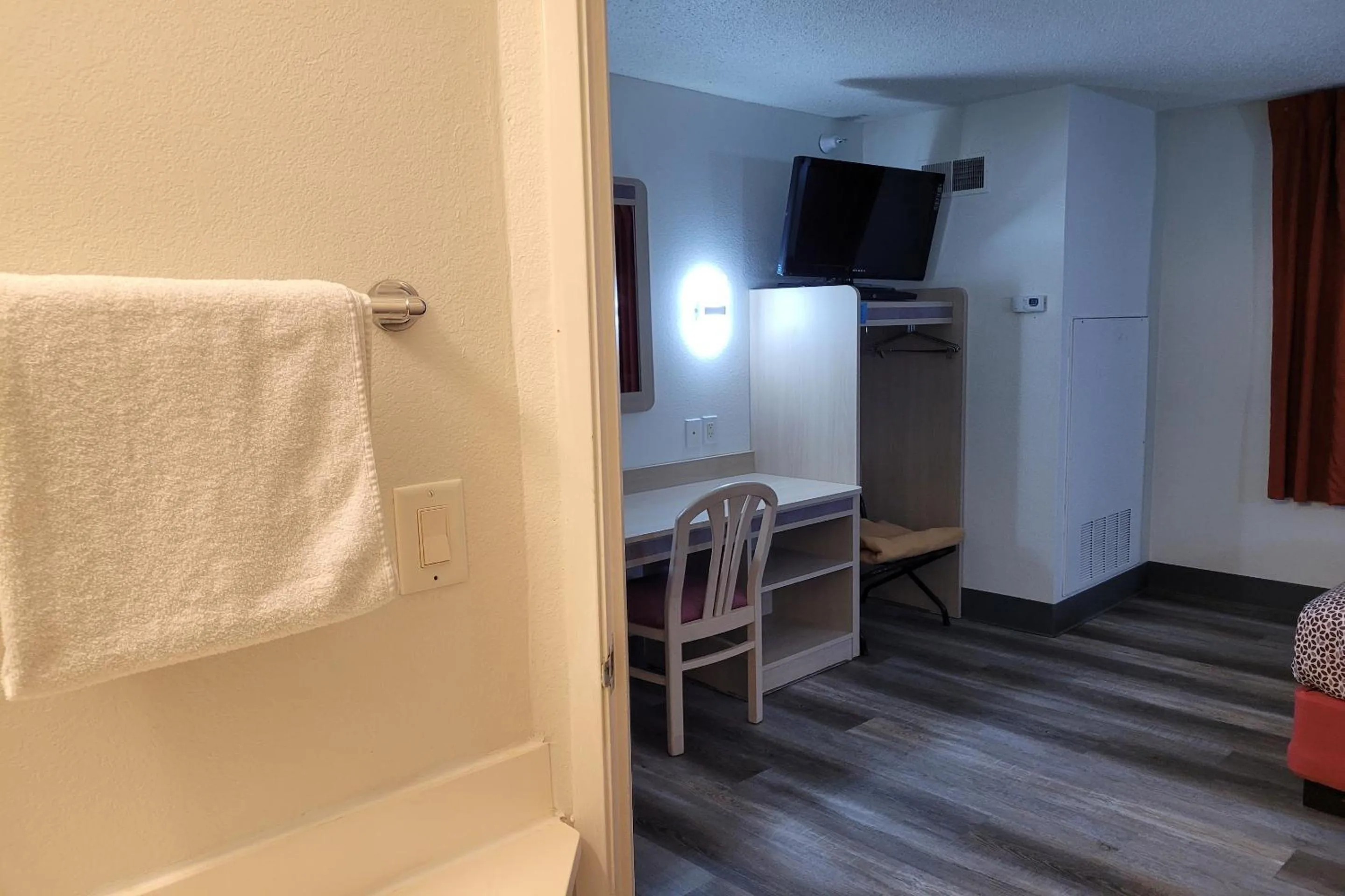 Bedroom, Bed in Modern Stay 39 Lakeview By OYO Minonk