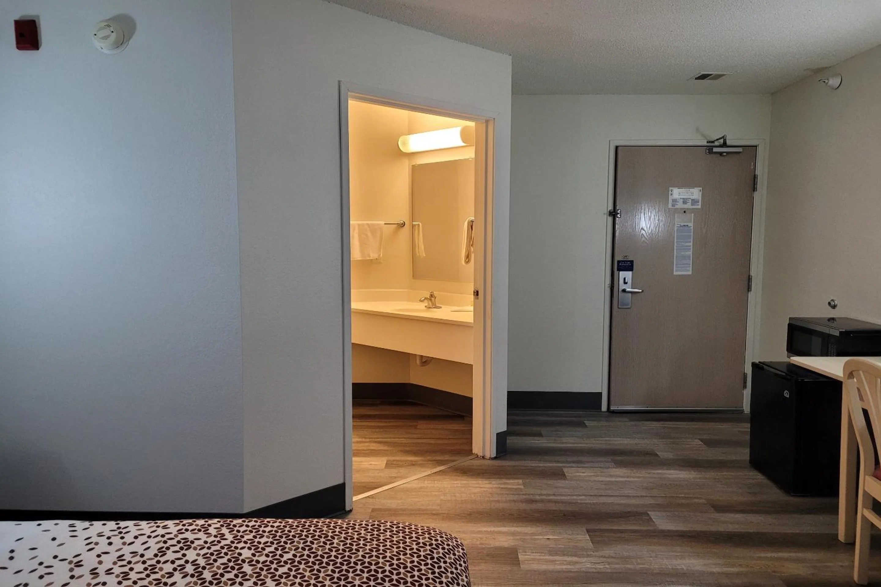 Bedroom, Bed in Modern Stay 39 Lakeview By OYO Minonk