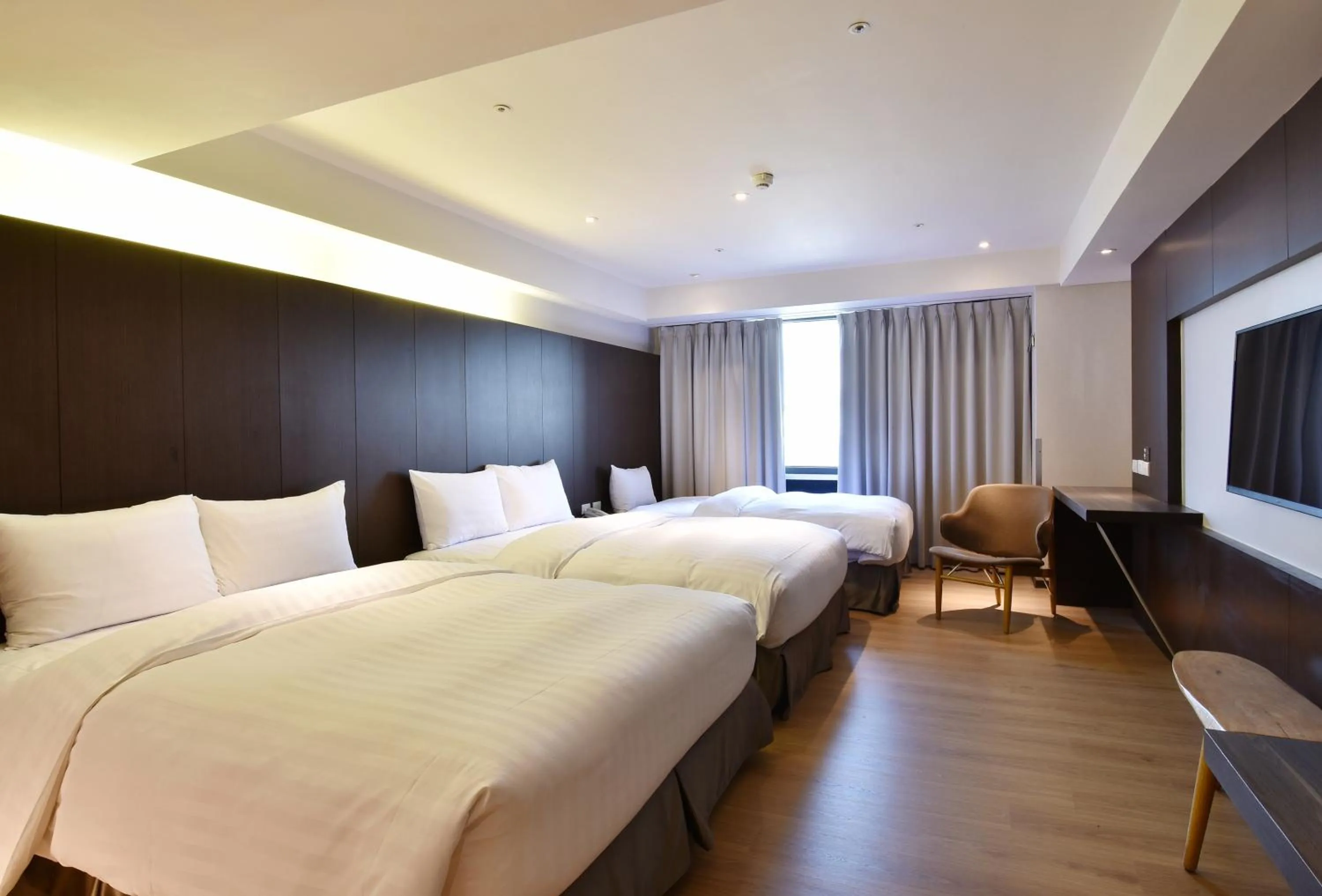 Photo of the whole room, Bed in HOTEL HI- Chui-Yang