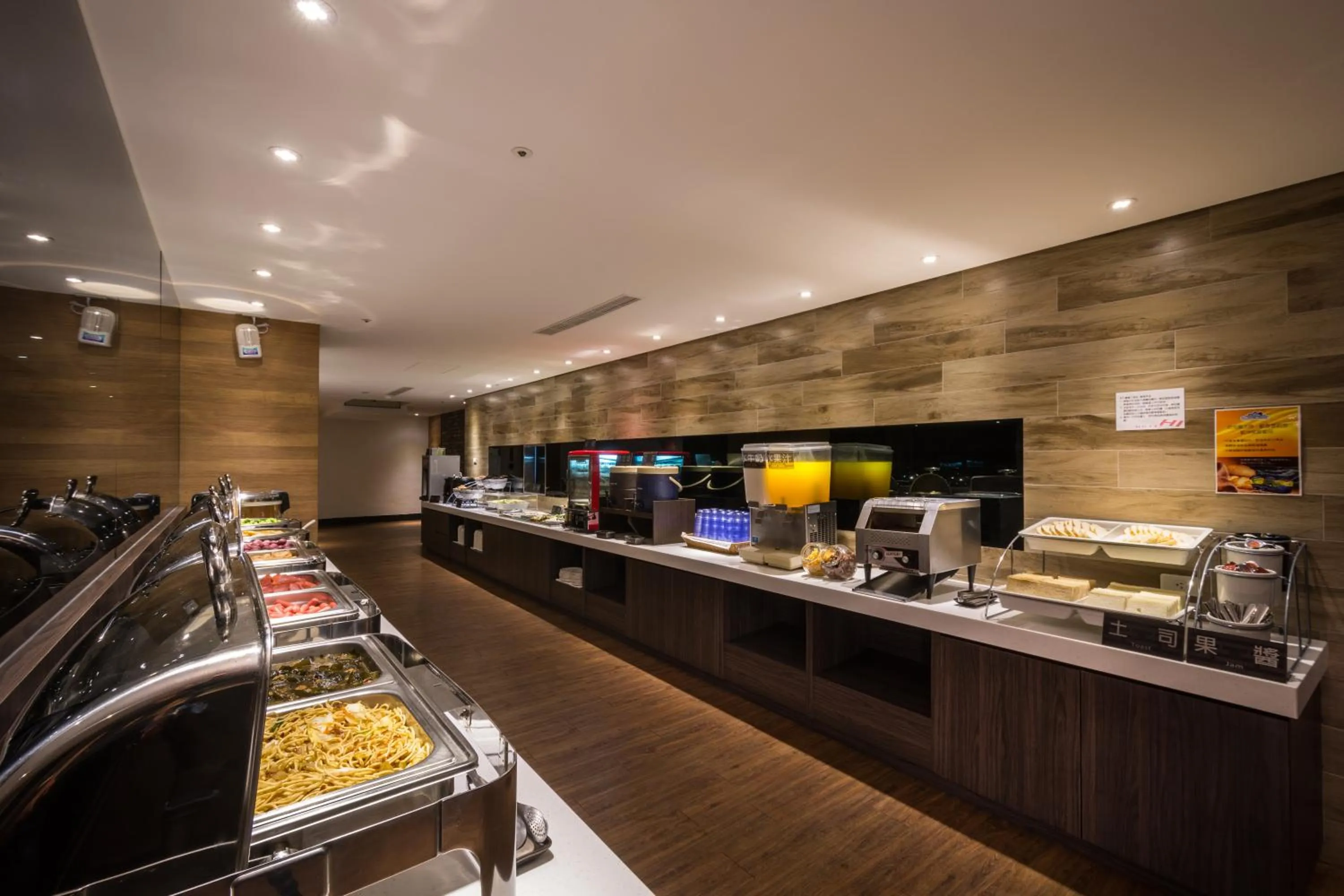 Restaurant/places to eat in HOTEL HI- Chui-Yang