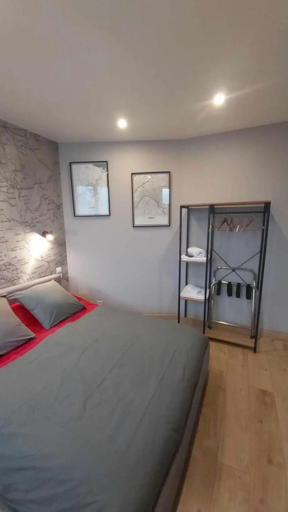 Photo of the whole room, Bed in La Renaissance