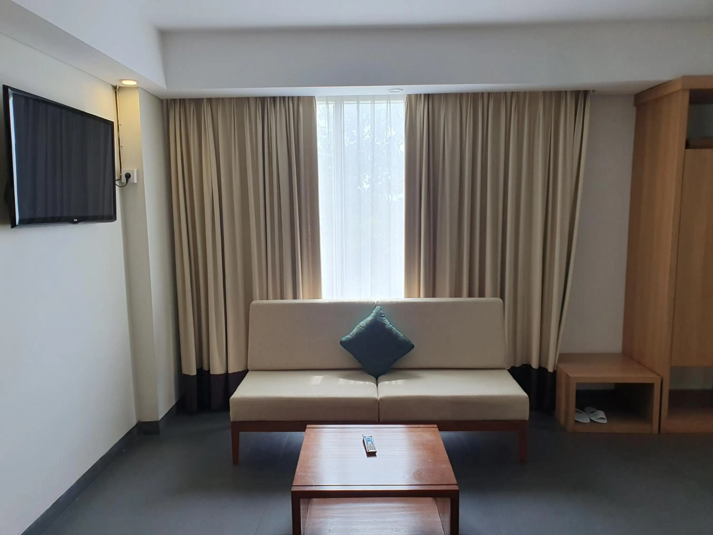 Communal lounge/ TV room, Bed in Paragon Hotel Seminyak