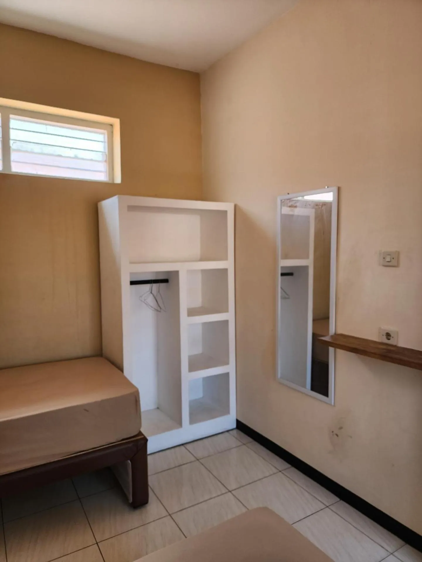 wardrobe in Penginapan PIP Semarang