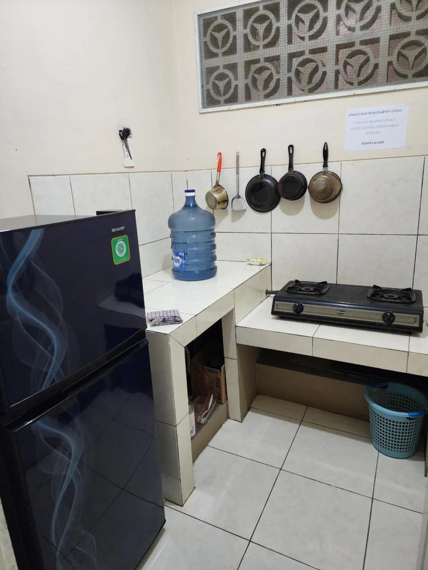 Kitchen or kitchenette in Penginapan PIP Semarang
