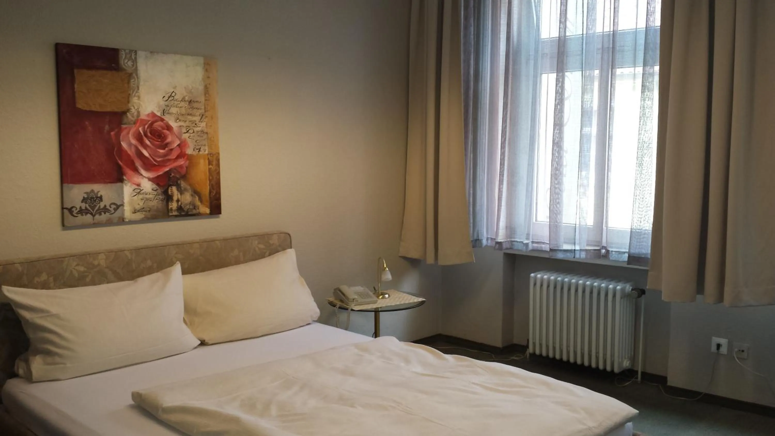 Day, Bed in Hotel Stadt Hamm