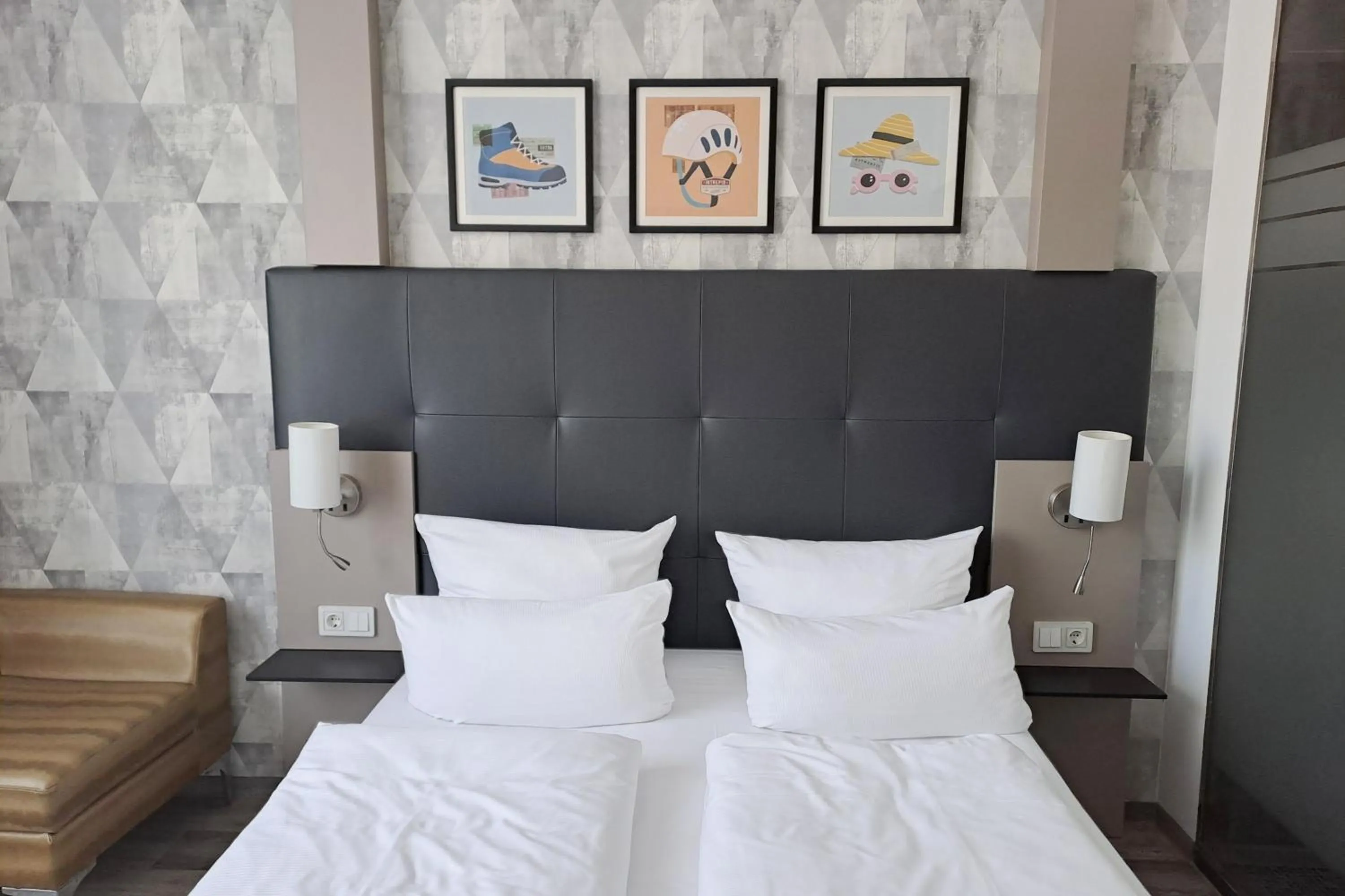 Photo of the whole room, Bed in Garner Hotel Bremen City by IHG