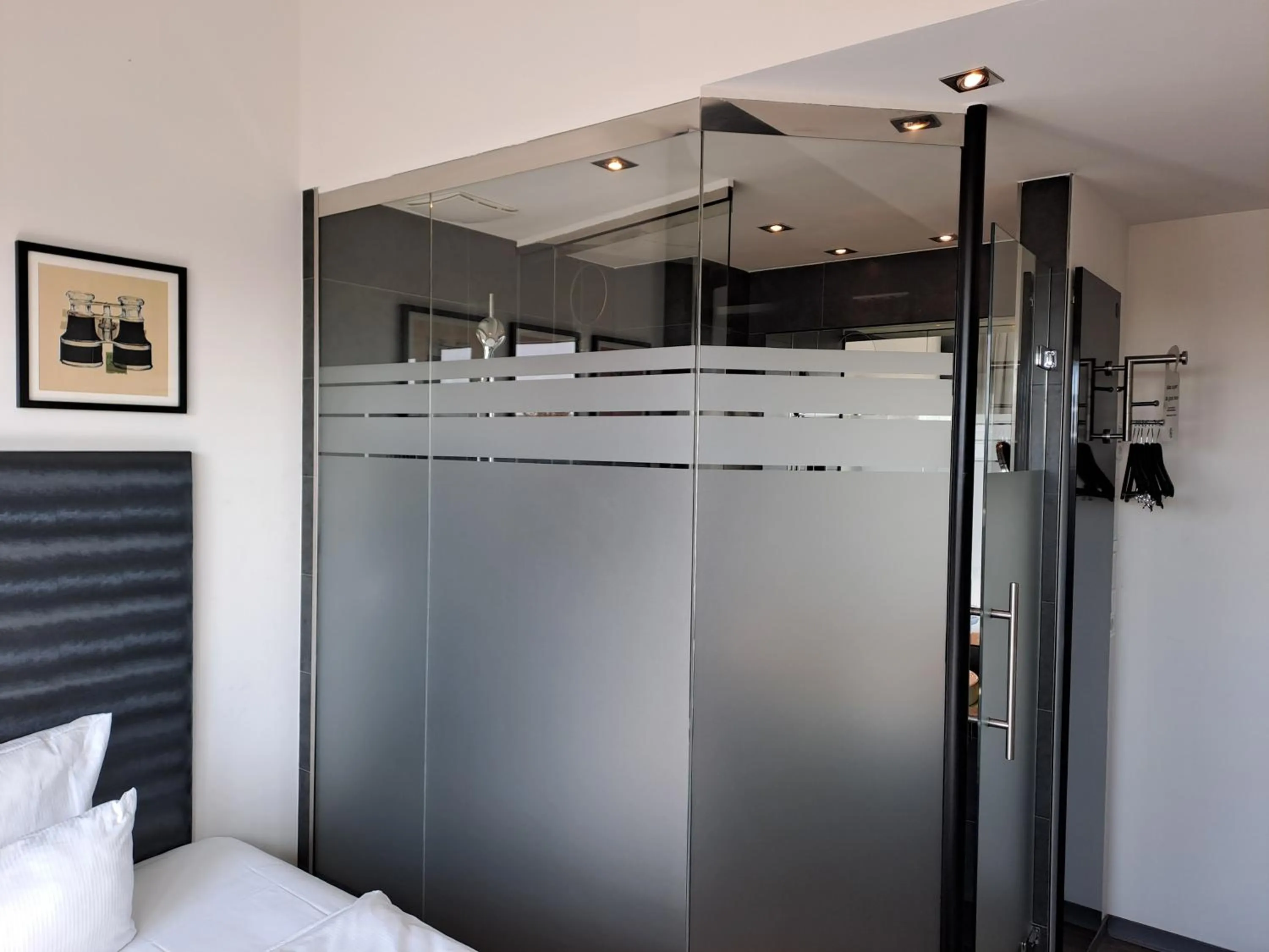 Bathroom in Garner Hotel Bremen City by IHG