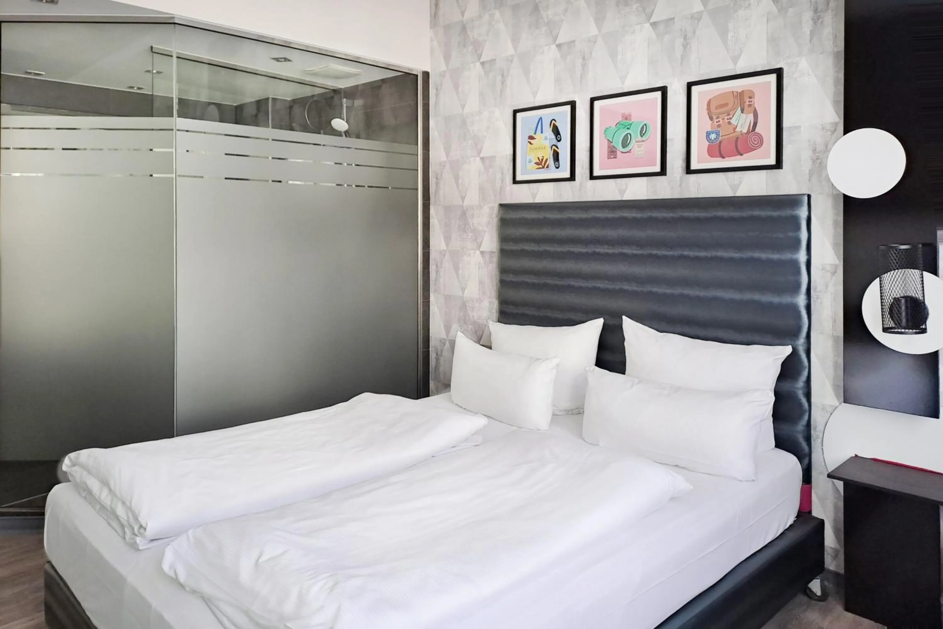 Photo of the whole room, Bed in Garner Hotel Bremen City by IHG