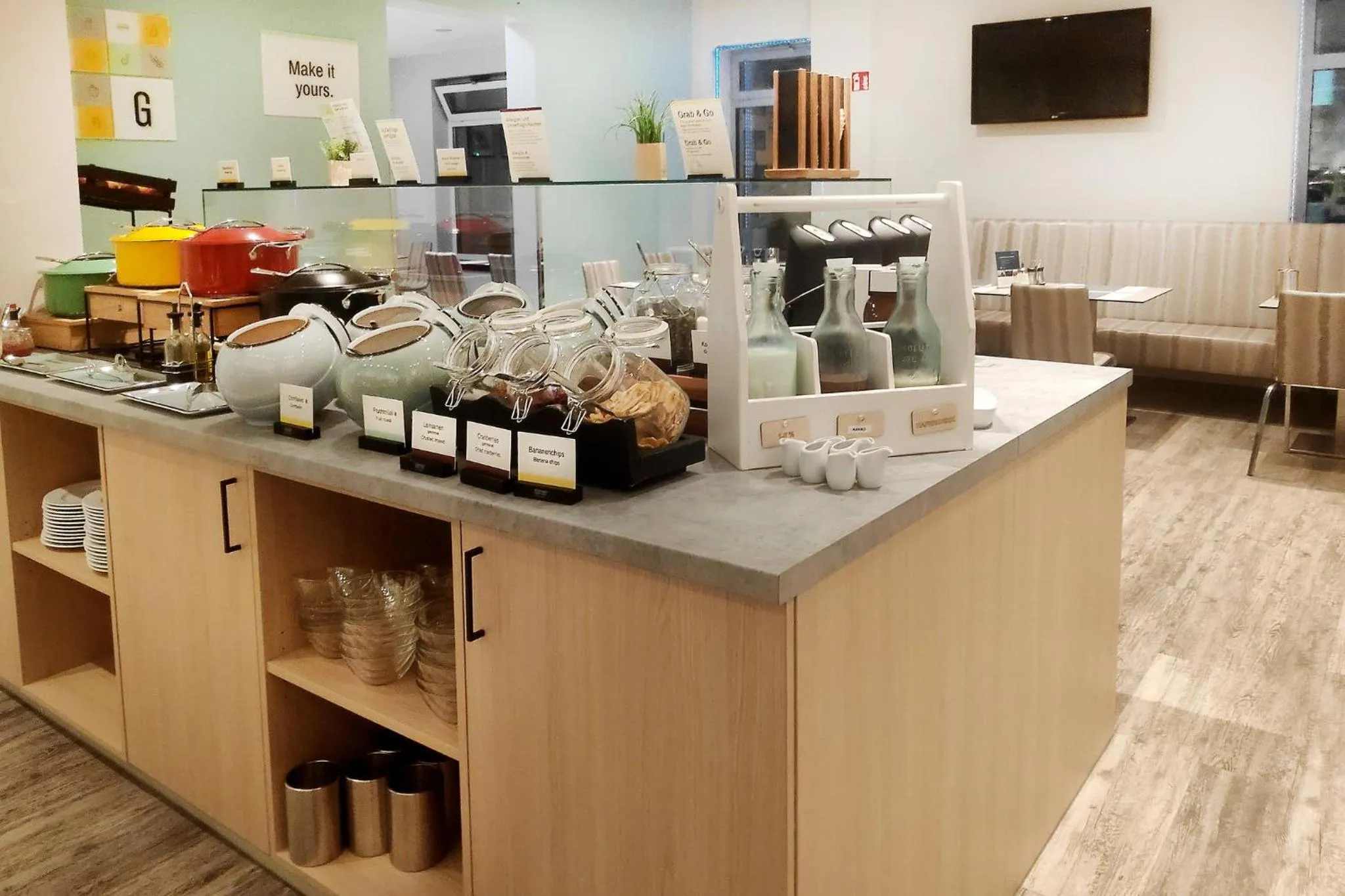 Breakfast in Garner Hotel Bremen City by IHG