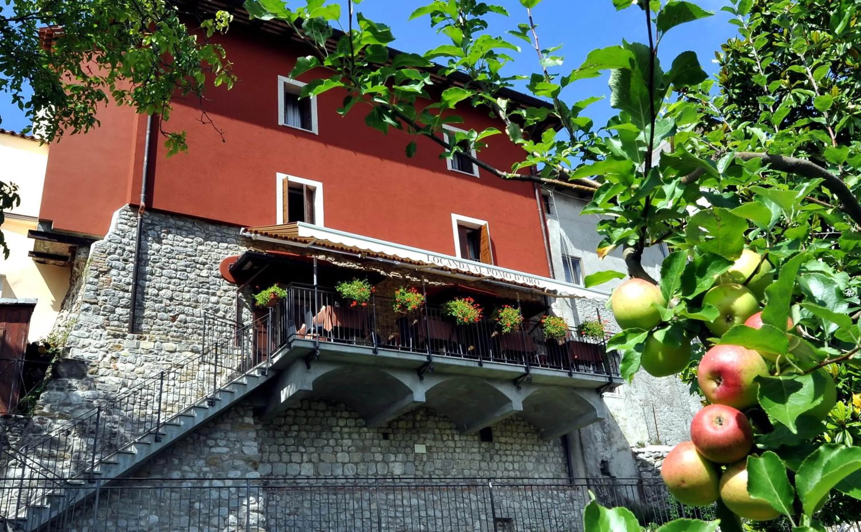 Property building in Hotel Locanda Al Pomo d'Oro