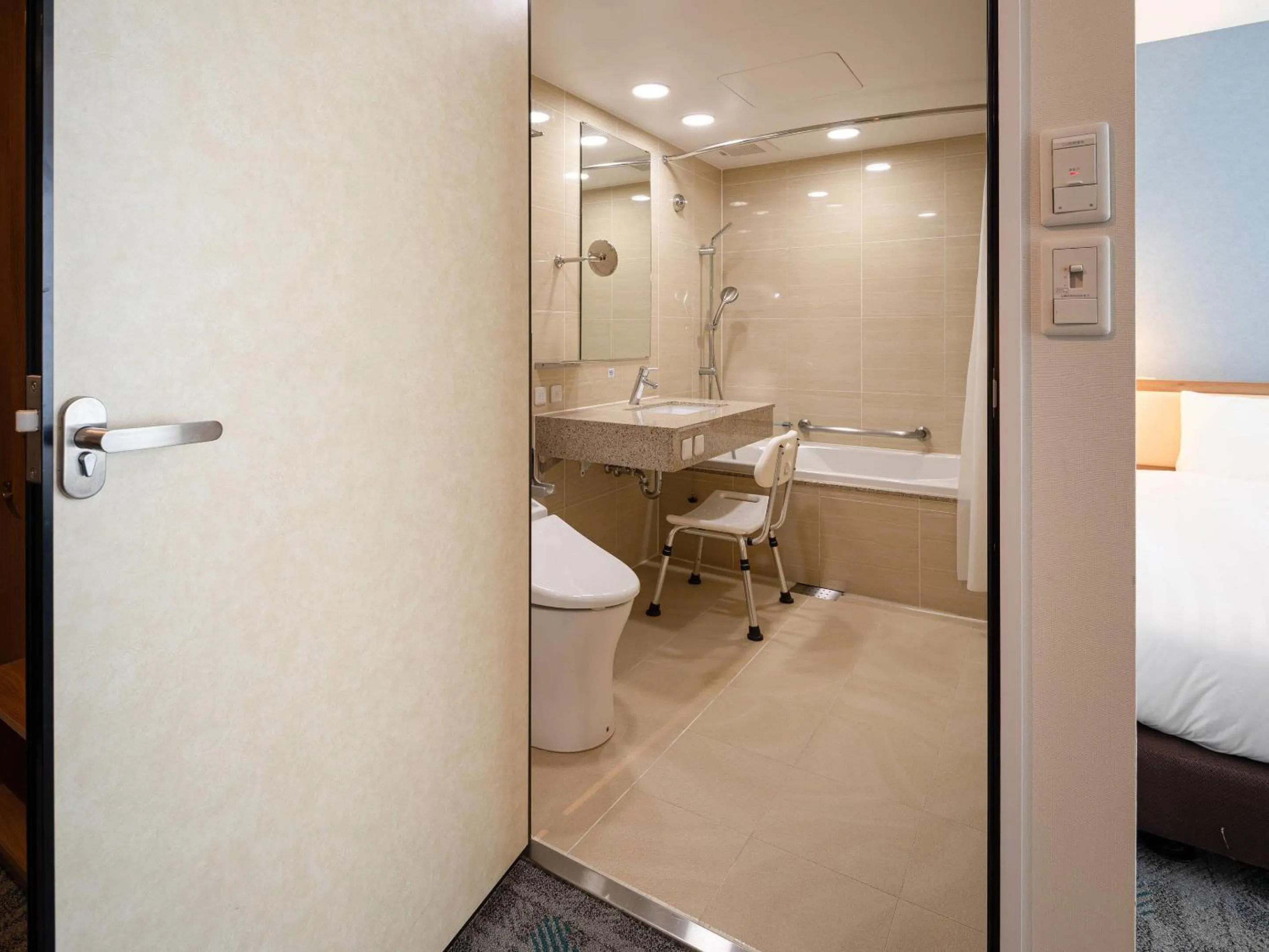 Bedroom in Comfort Inn Nagoya Sakae