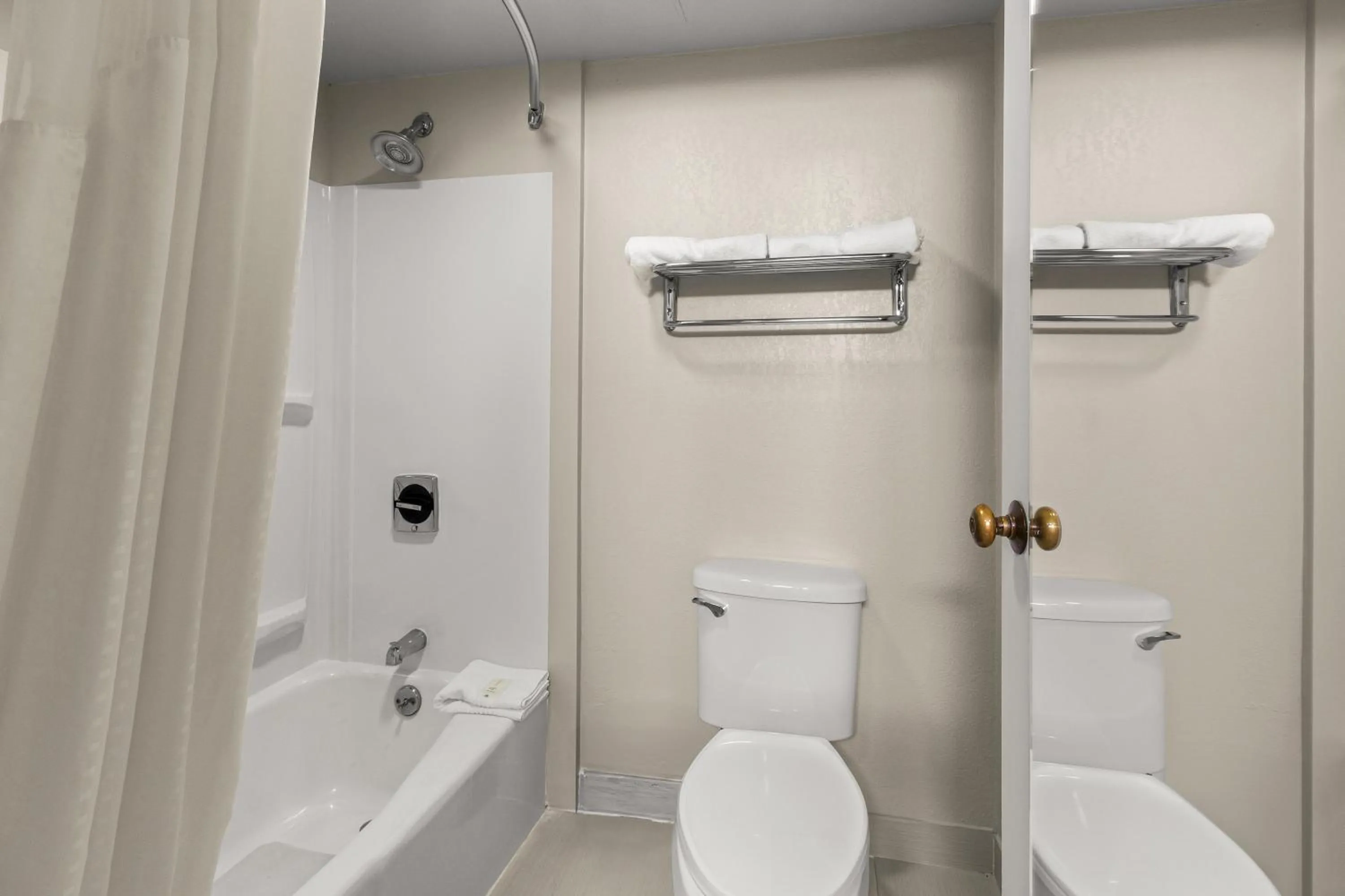 Bathroom in Suburban Studios