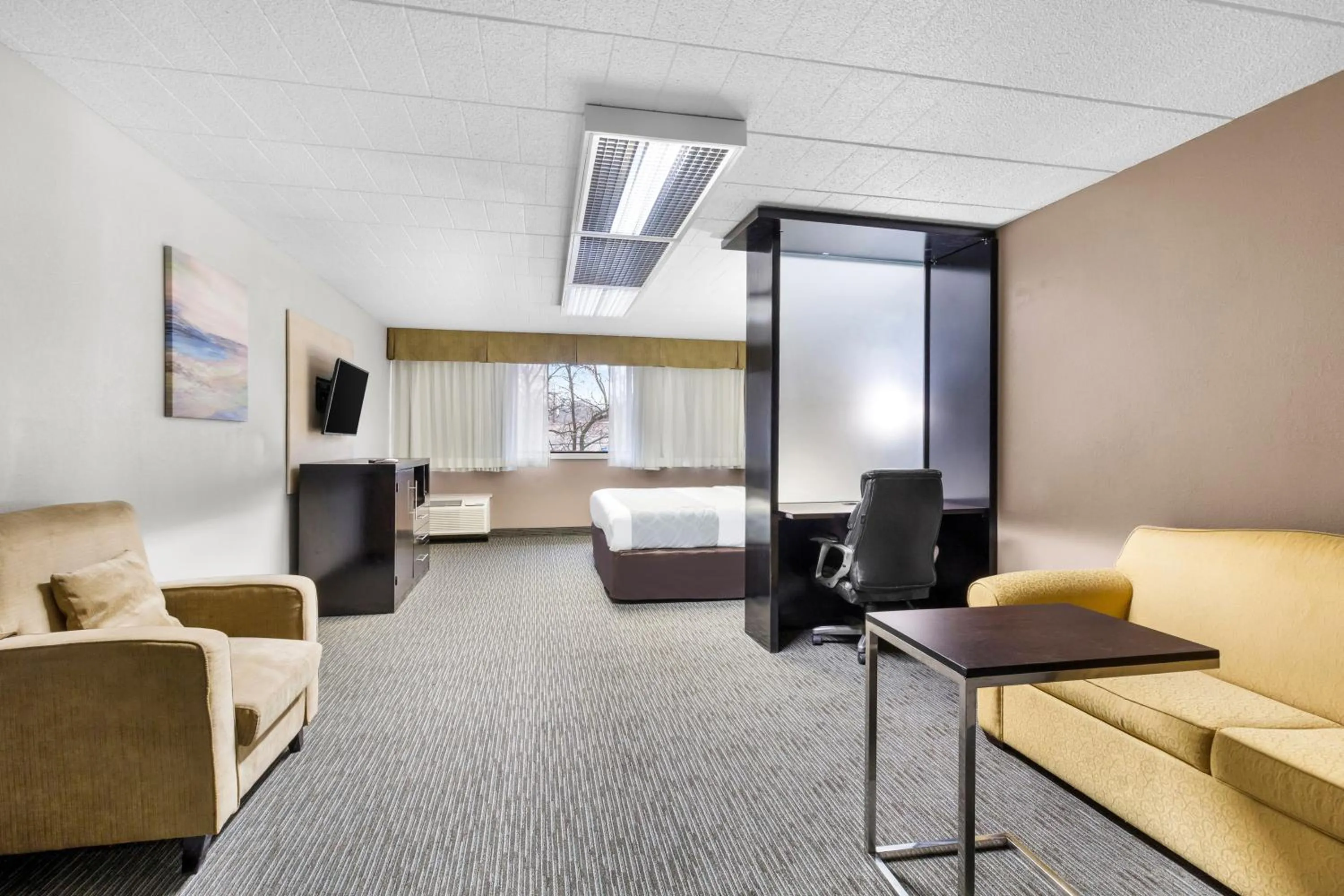 Photo of the whole room in Suburban Studios