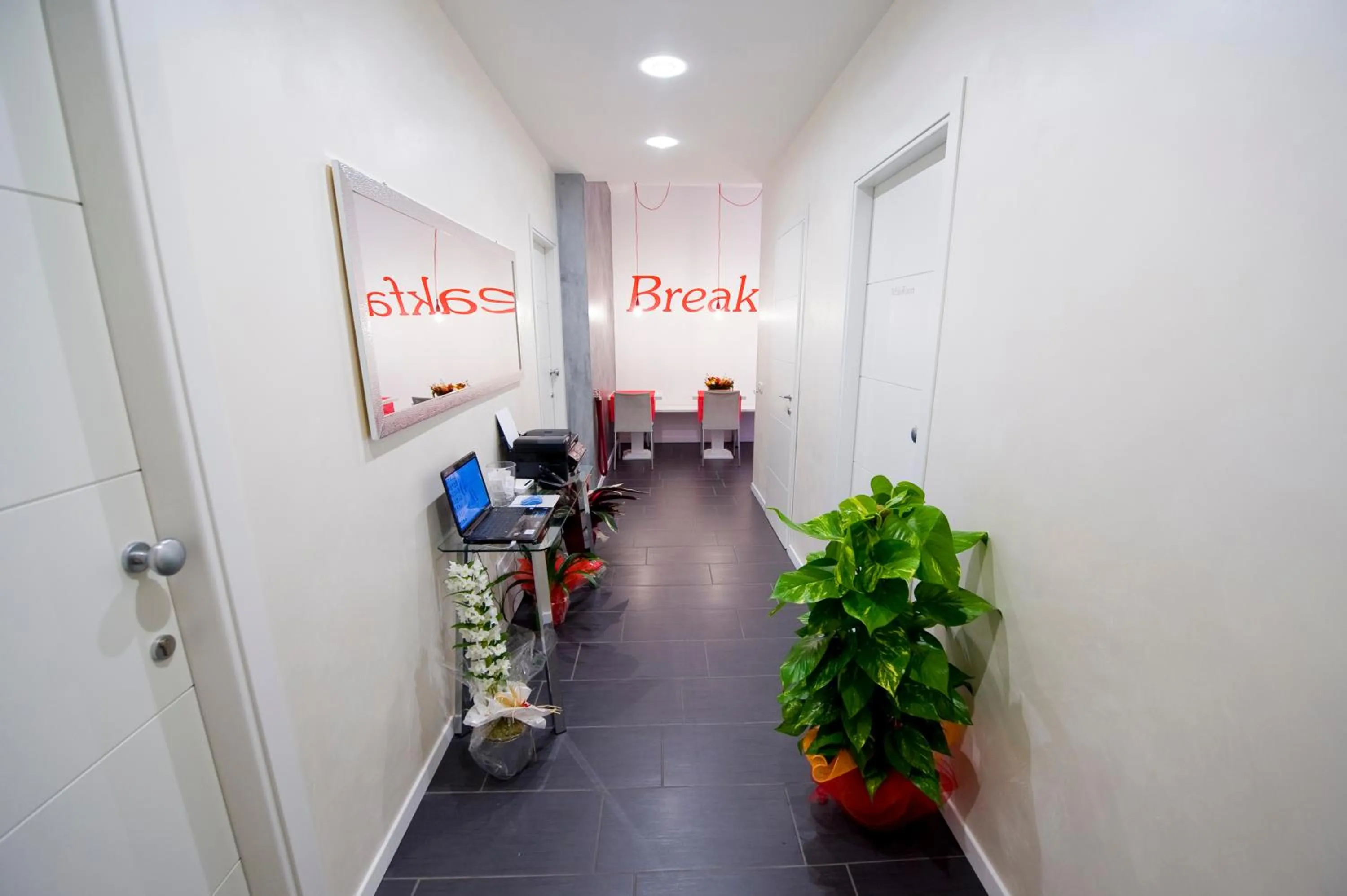 Facade/entrance in Grey&White