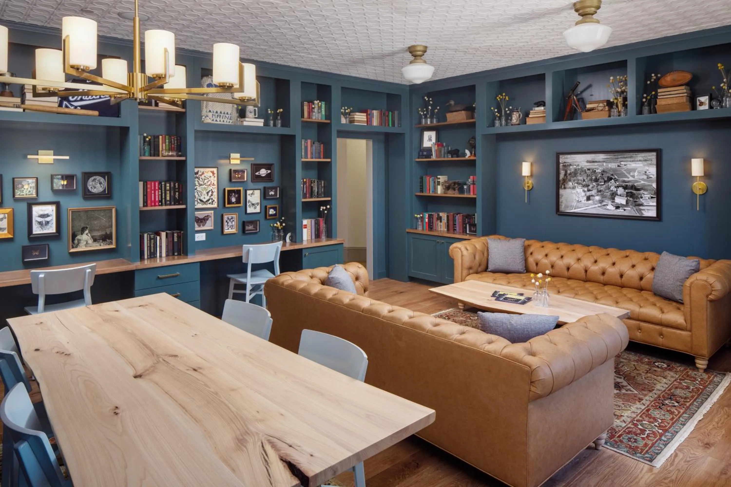 Library in Hotel Ursa