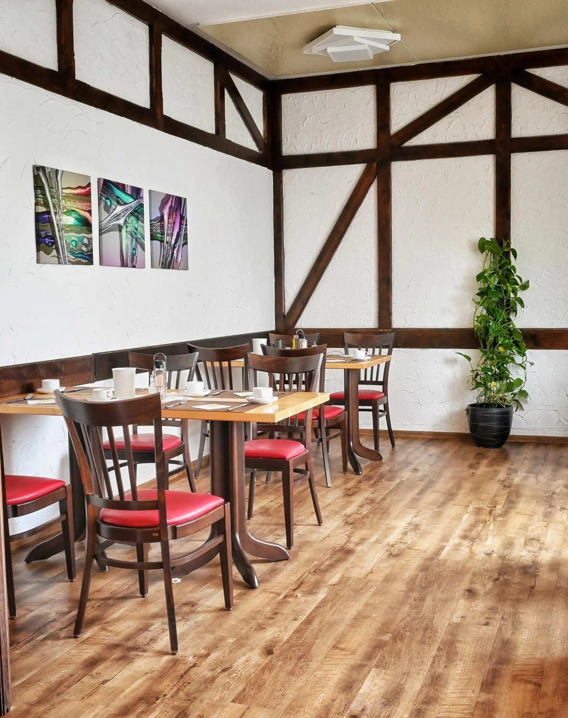 Restaurant/places to eat in Hotel Scirocco