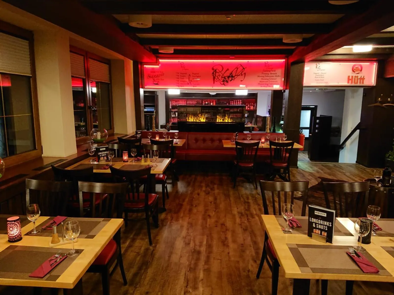 Restaurant/places to eat in Hotel Scirocco