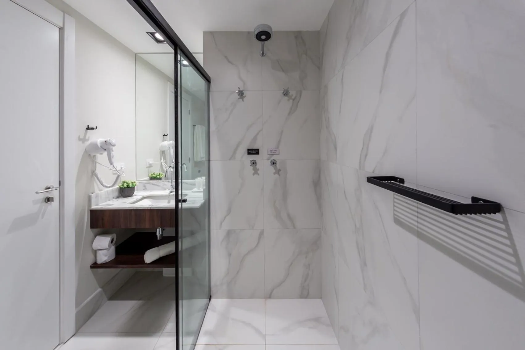 Shower in Iconyc Charlie Ibirapuera Hotel