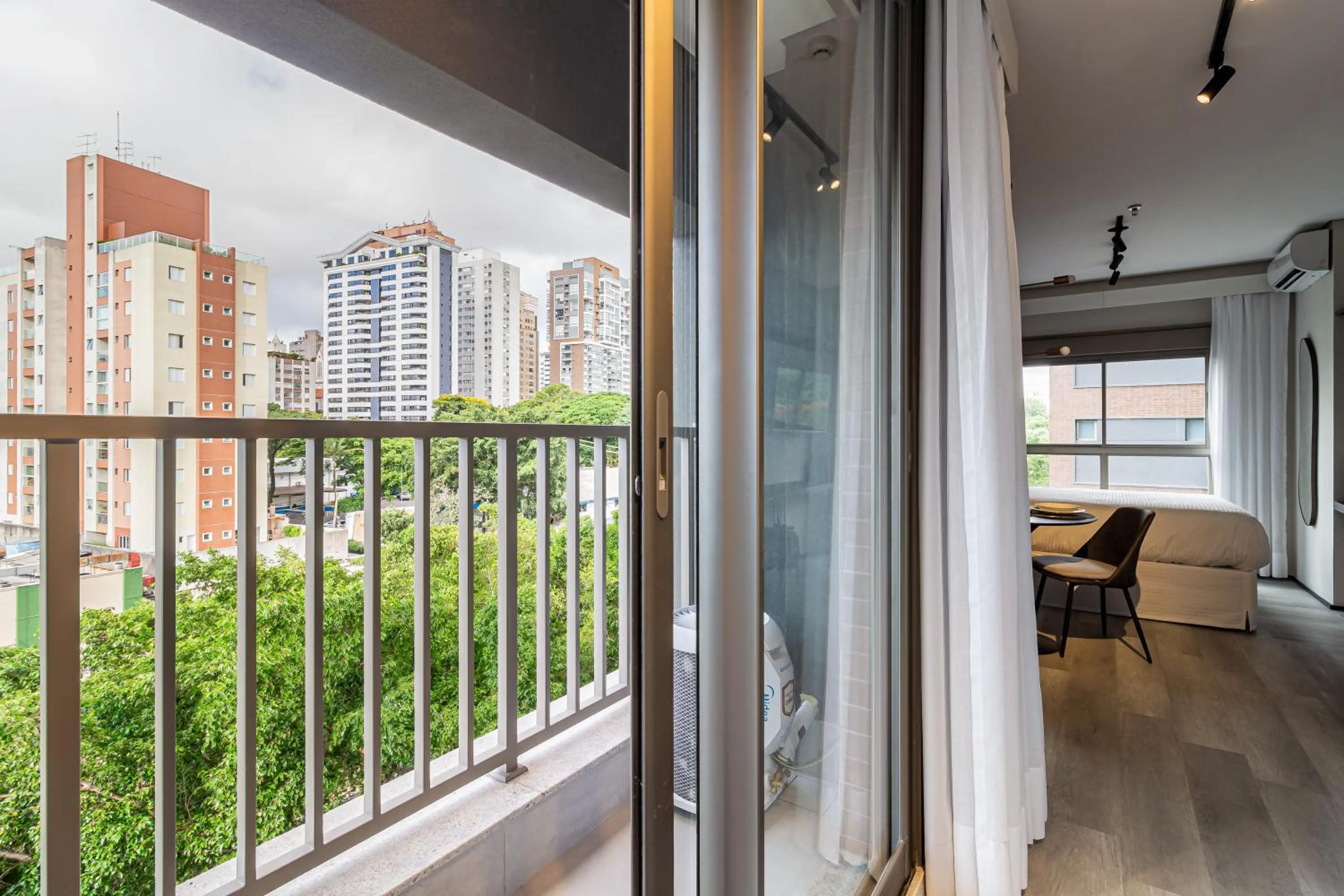 Day in Iconyc Charlie Ibirapuera Hotel