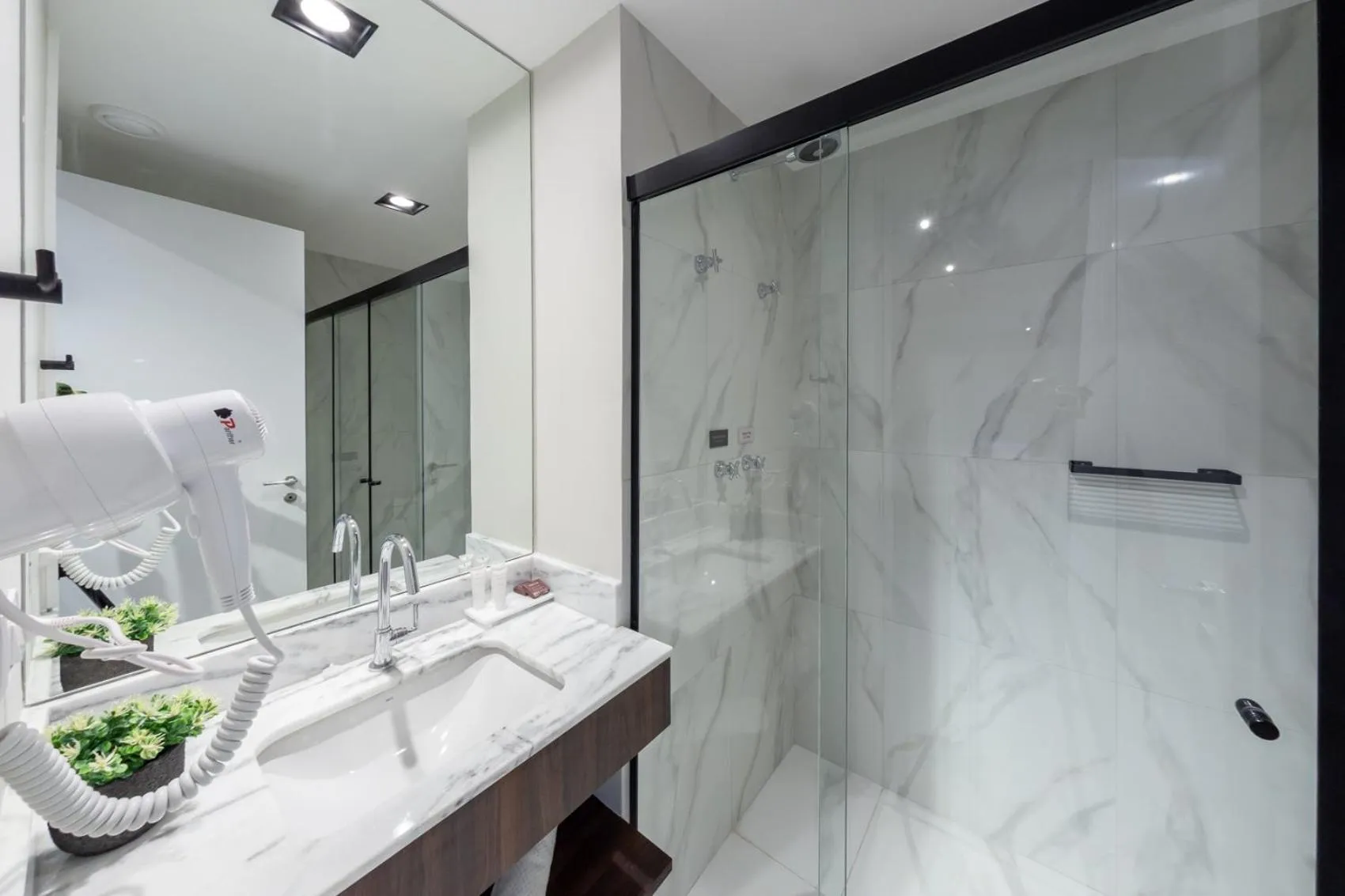 Shower in Iconyc Charlie Ibirapuera Hotel