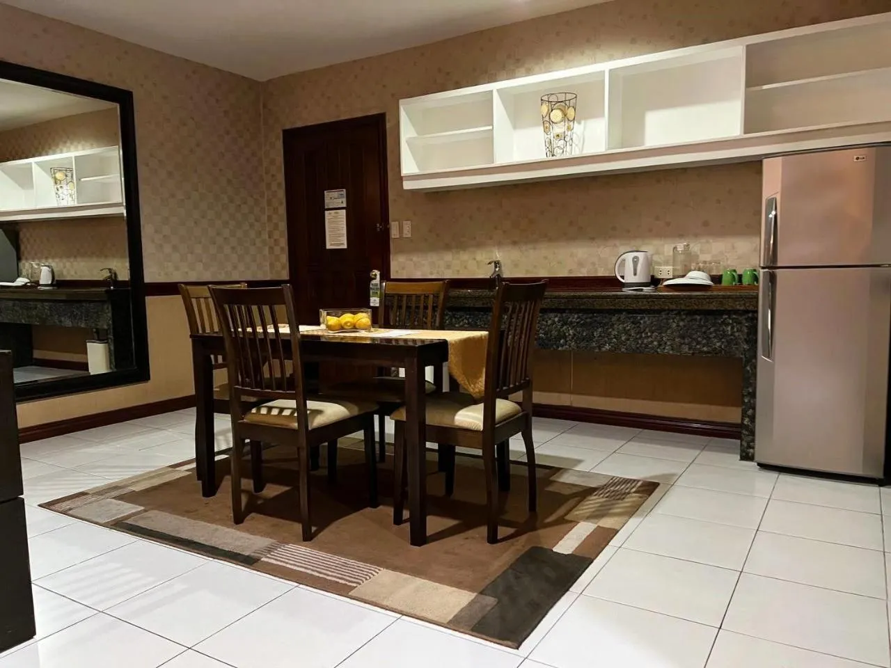 Dining area in Subic Residencias