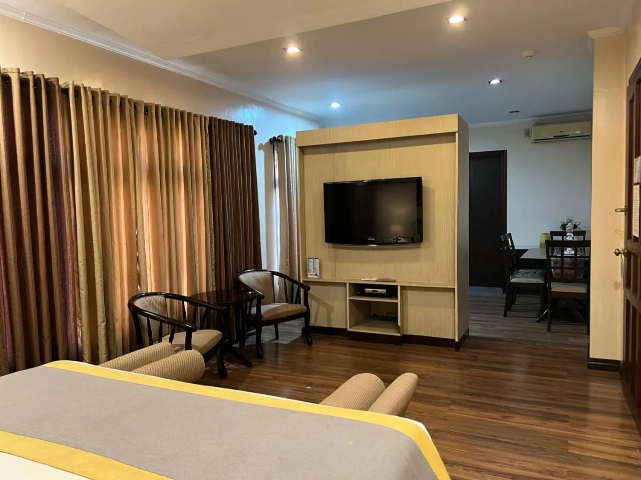 TV and multimedia, Bed in Subic Residencias