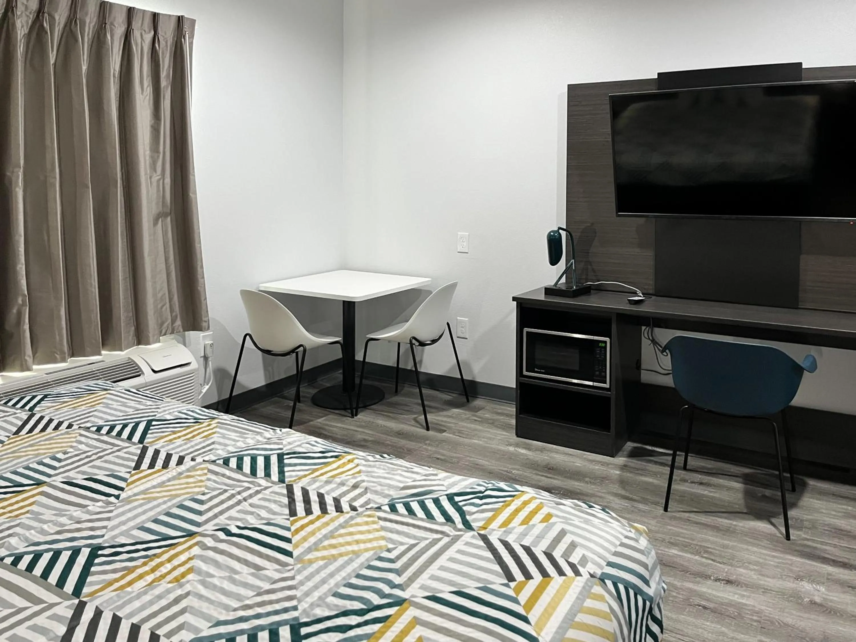 Bedroom, Bed in Studio 6 Katy, TX Energy Corridor