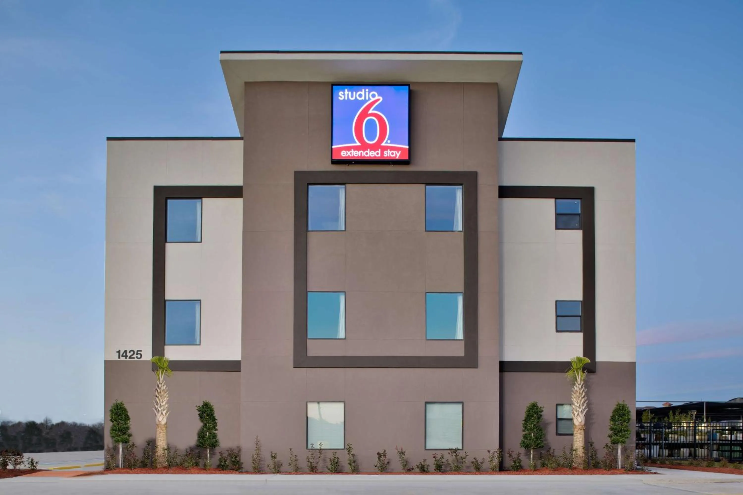 Property building in Studio 6 Katy, TX Energy Corridor