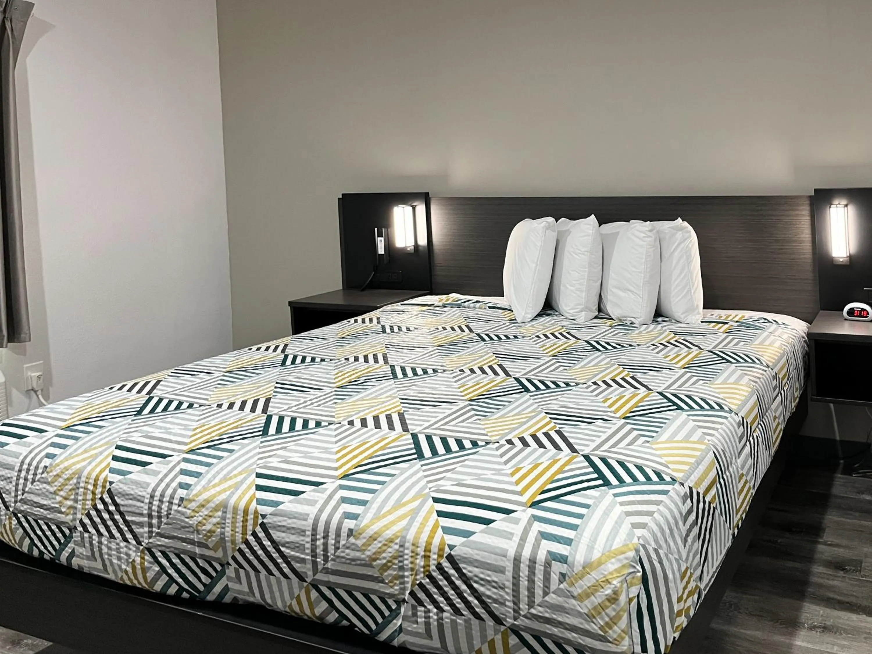 Bedroom, Bed in Studio 6 Katy, TX Energy Corridor