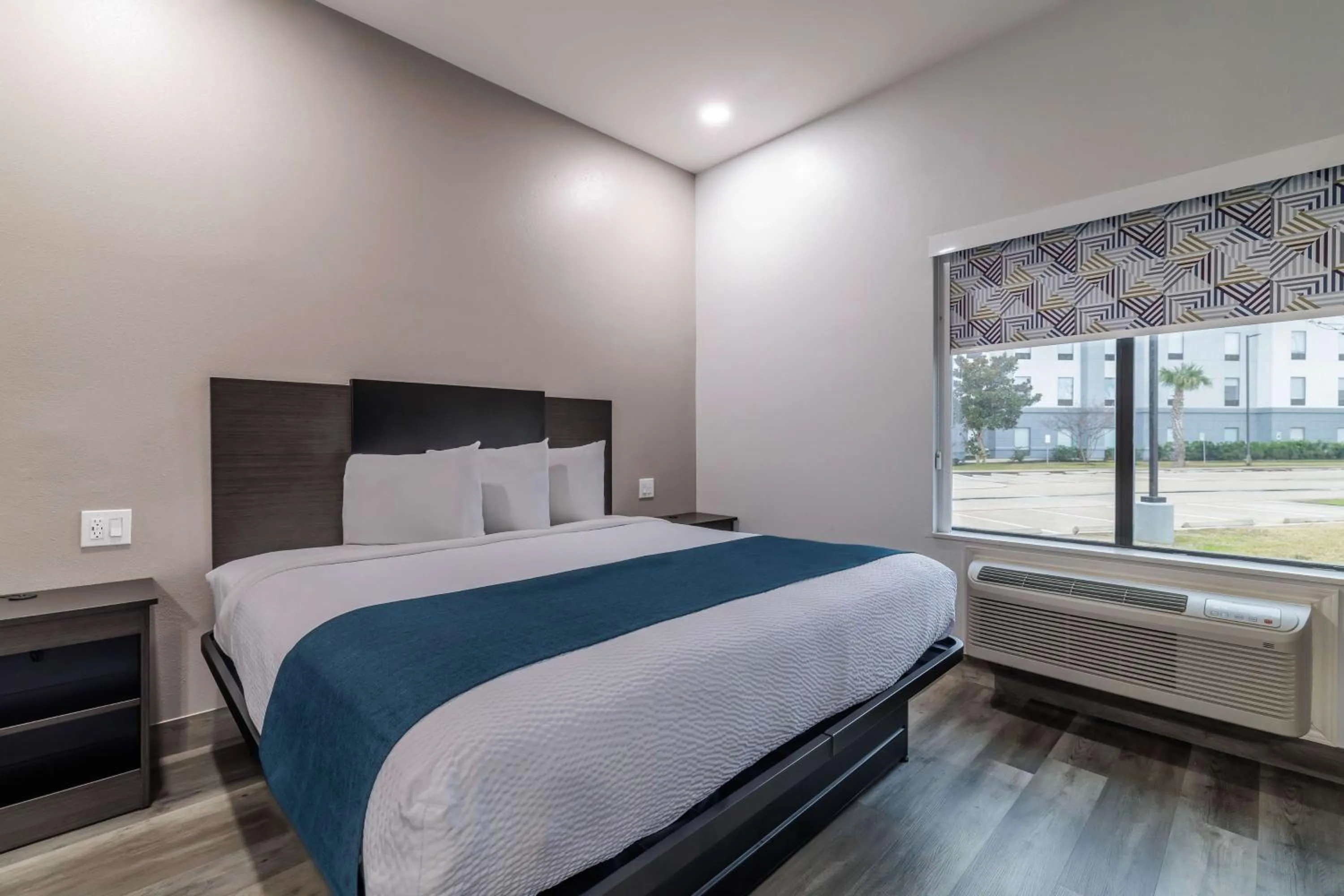 Bedroom, Bed in Studio 6 Suites Brenham, TX