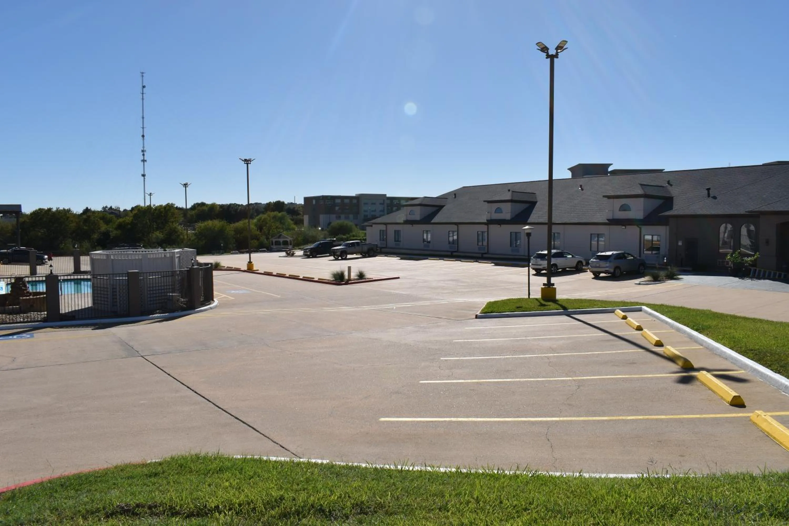 Parking in Studio 6 Suites Brenham, TX