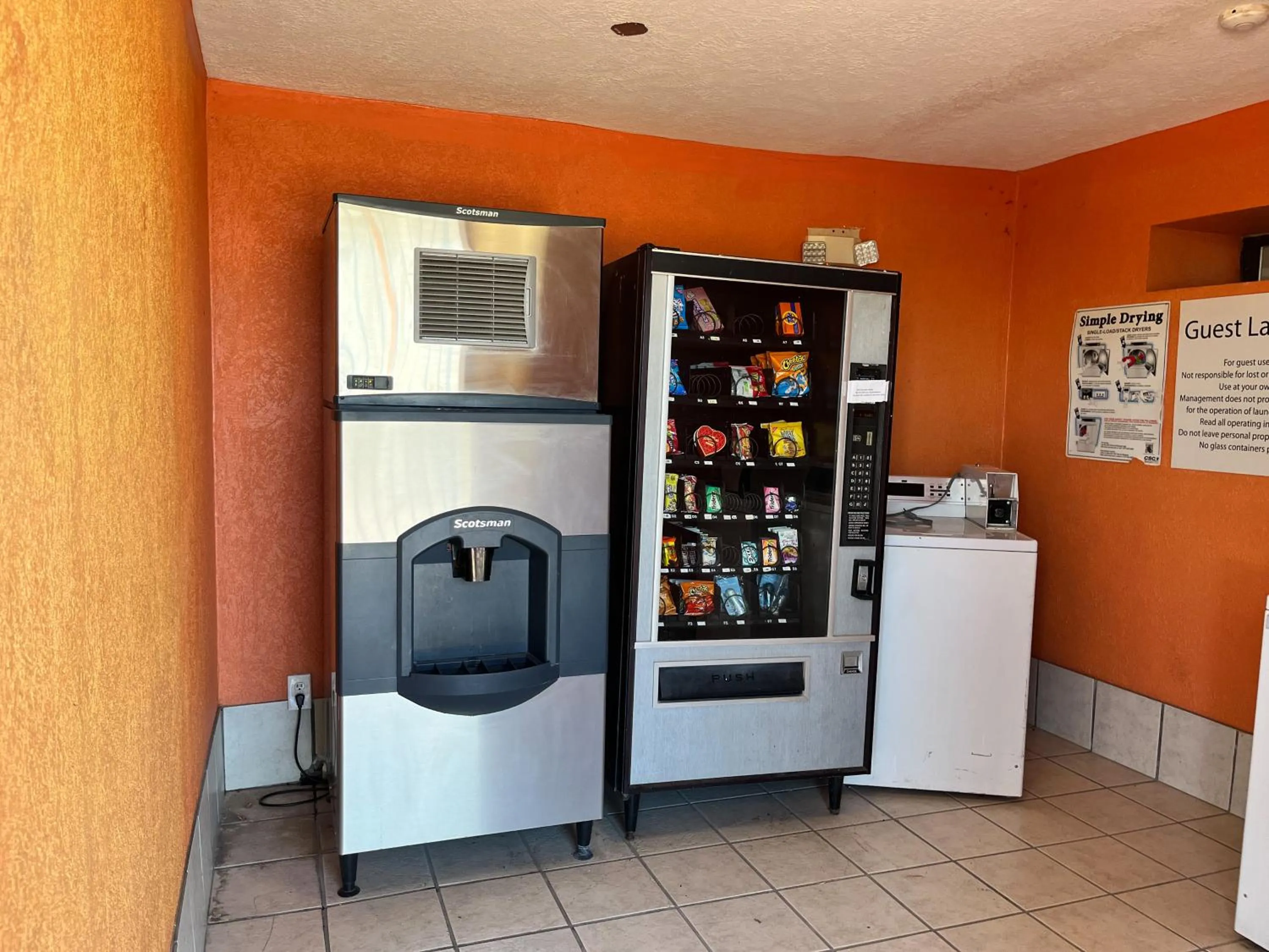 vending machine in Studio 6 Suites Brenham, TX