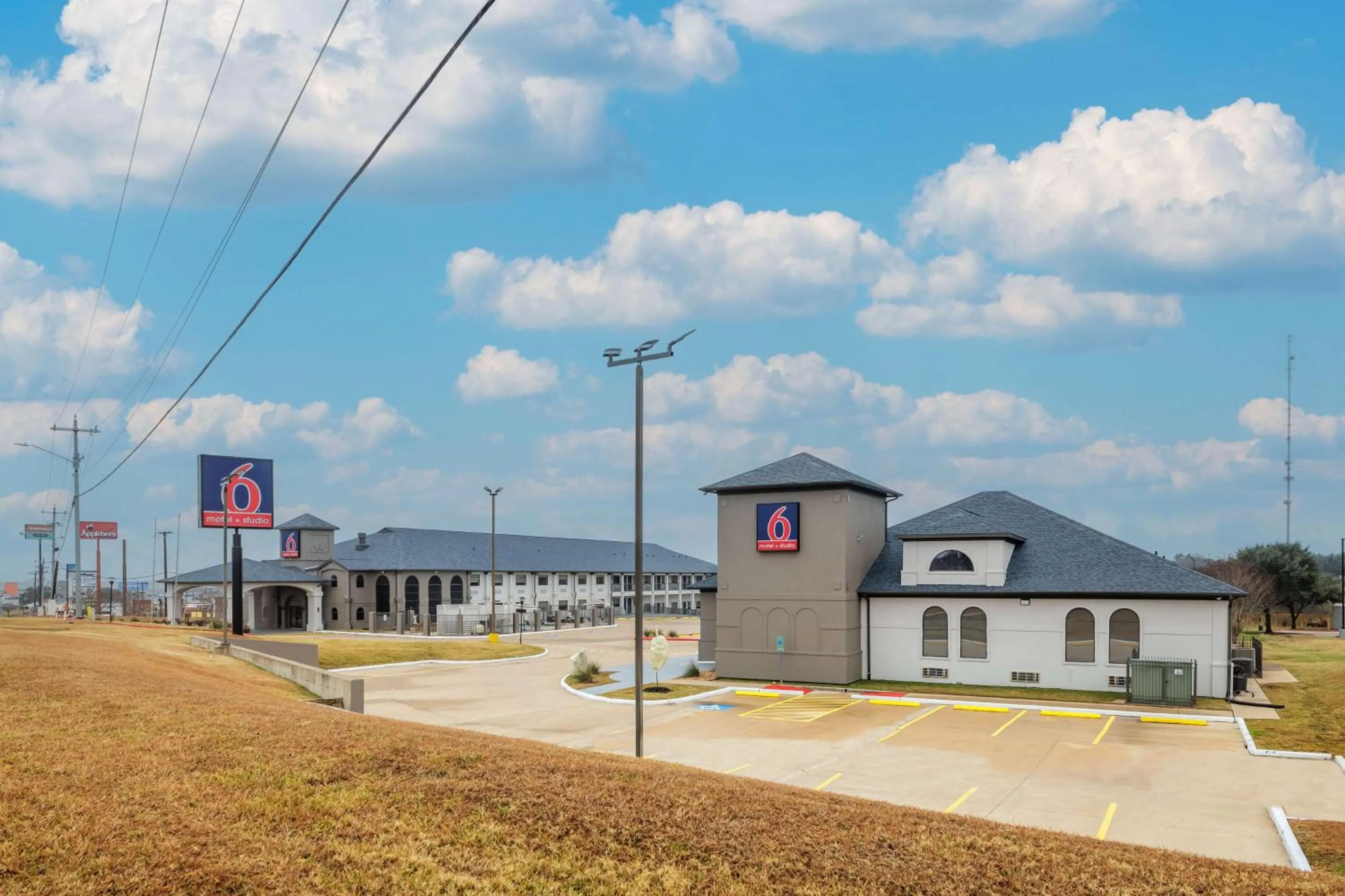 Property building in Studio 6 Suites Brenham, TX