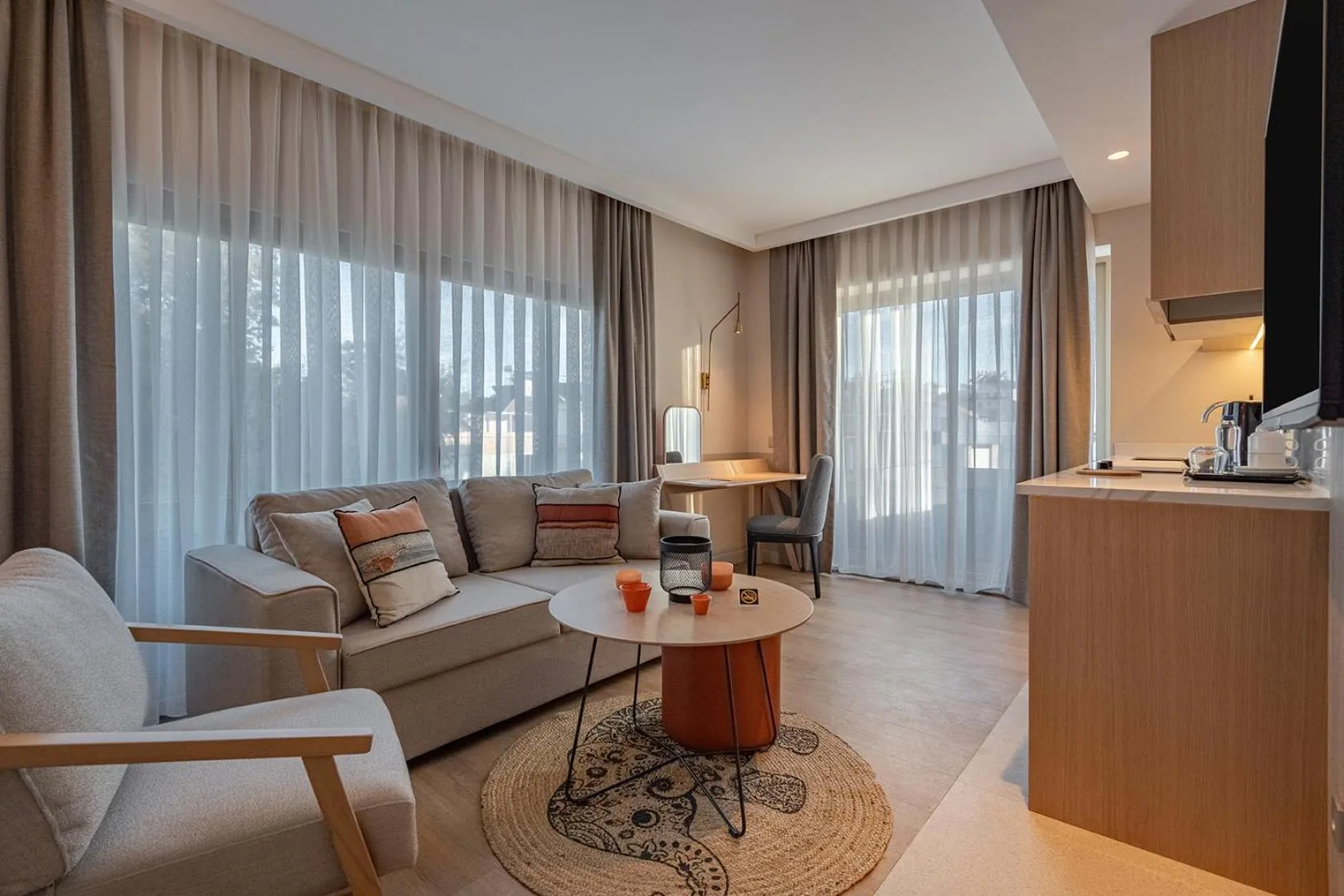 Oli Hotel and Suites